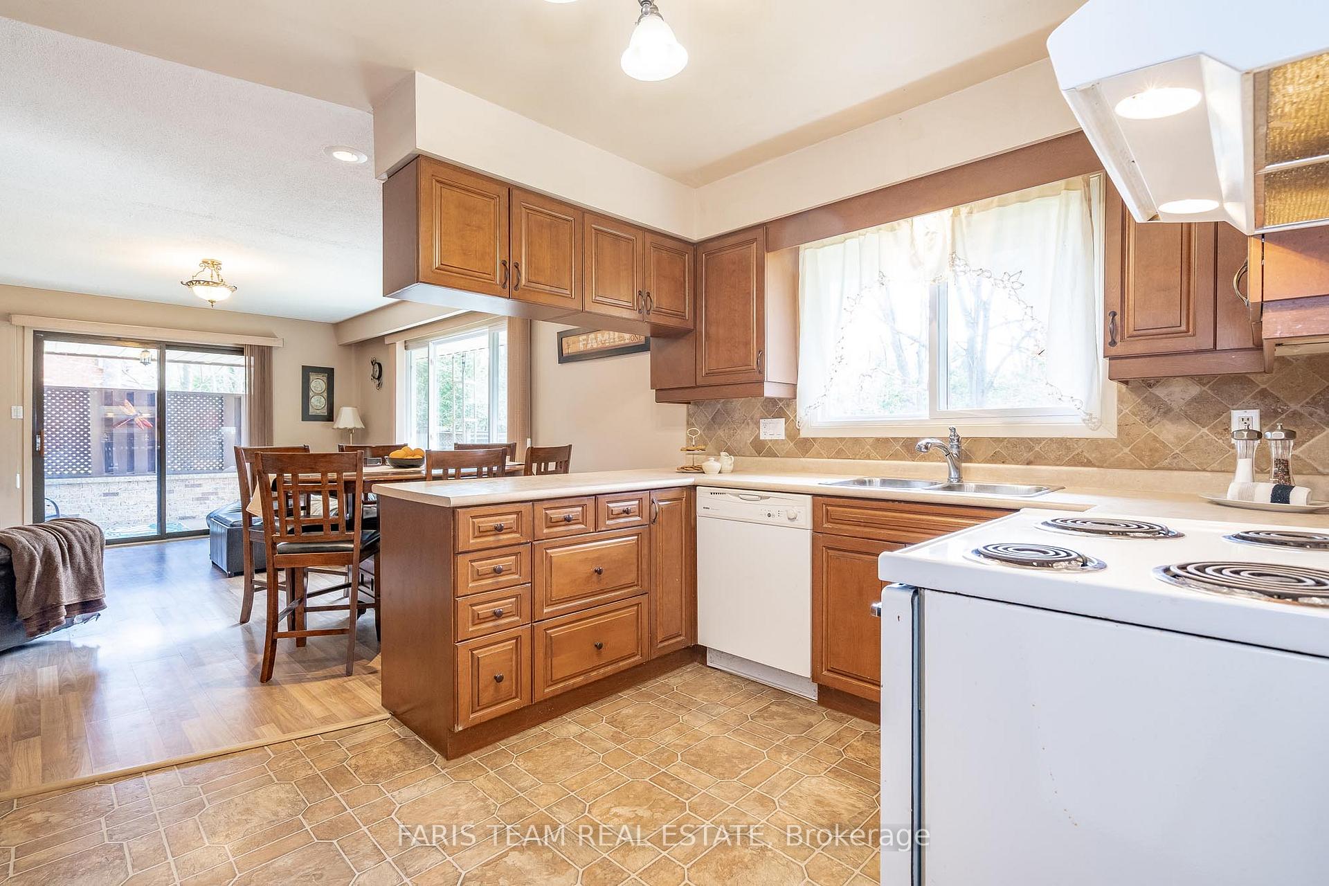 Photo 5 of 15 Lawrence Avenue, Springwater, Anten Mills — HOMEH