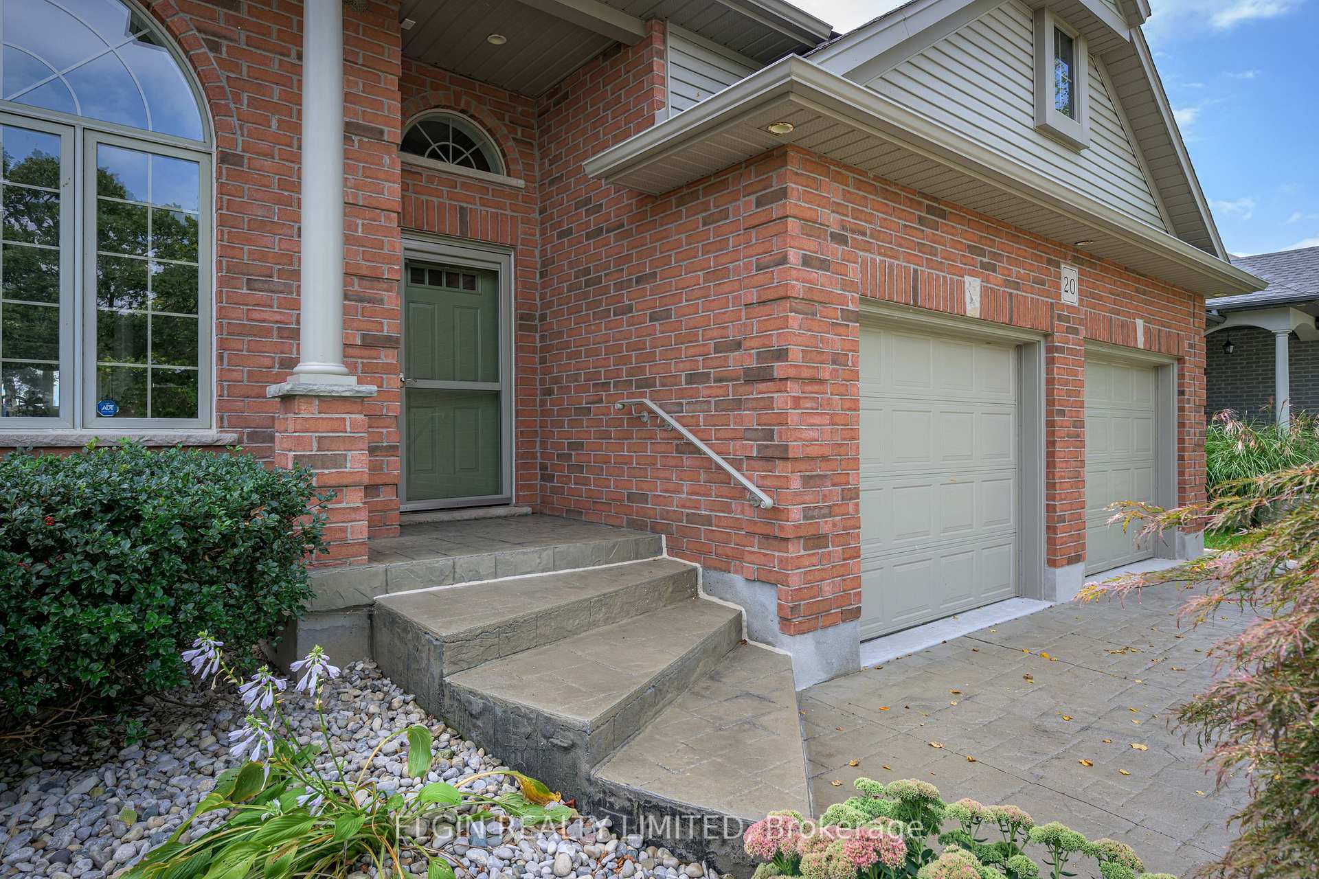 Photo 3 of 20 Beechwood Circle, St. Thomas — HOMEH