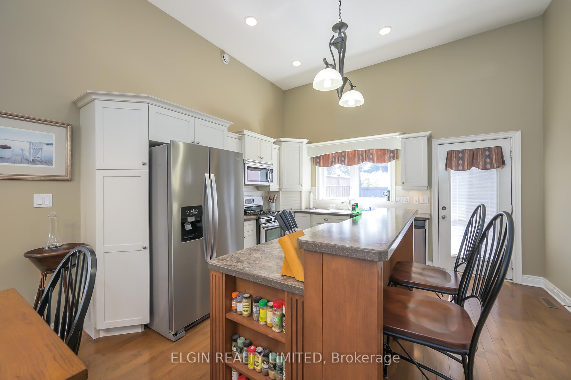 Photo 12 of 20 Beechwood Circle, St. Thomas — HOMEH