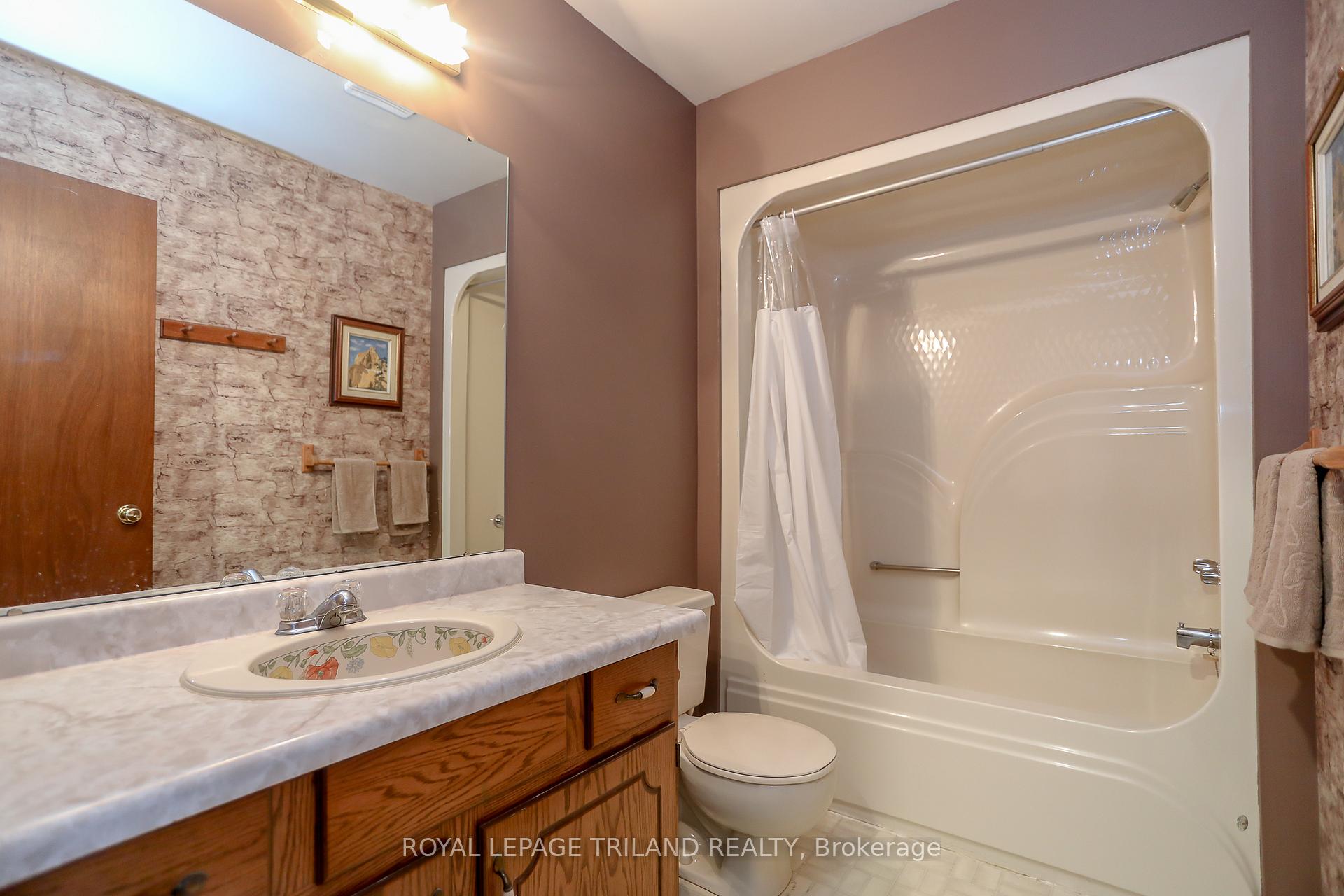 Photo 5 of 170 Forest Avenue, St. Thomas — HOMEH