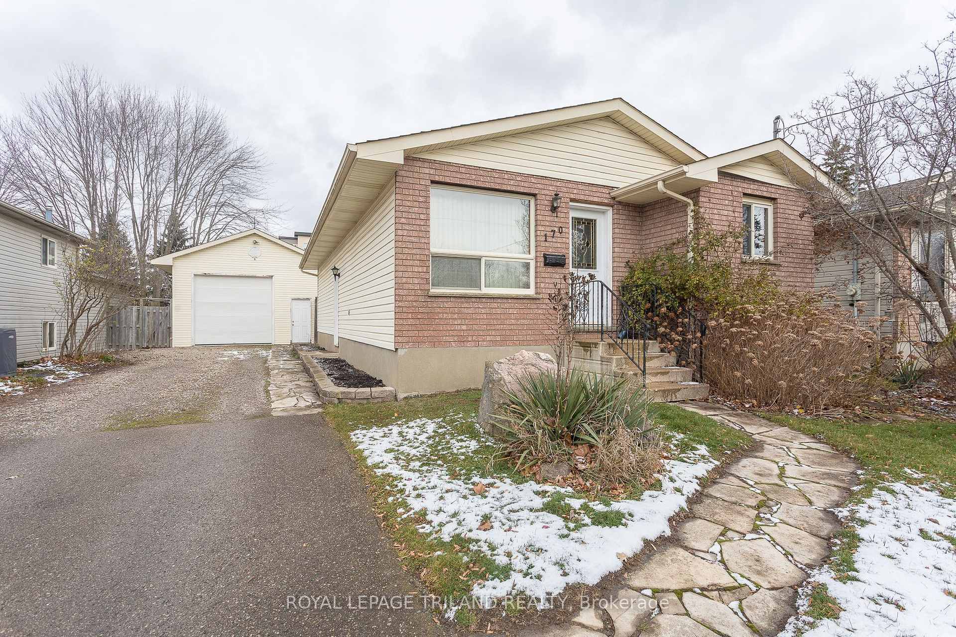 Photo 6 of 170 Forest Avenue, St. Thomas — HOMEH
