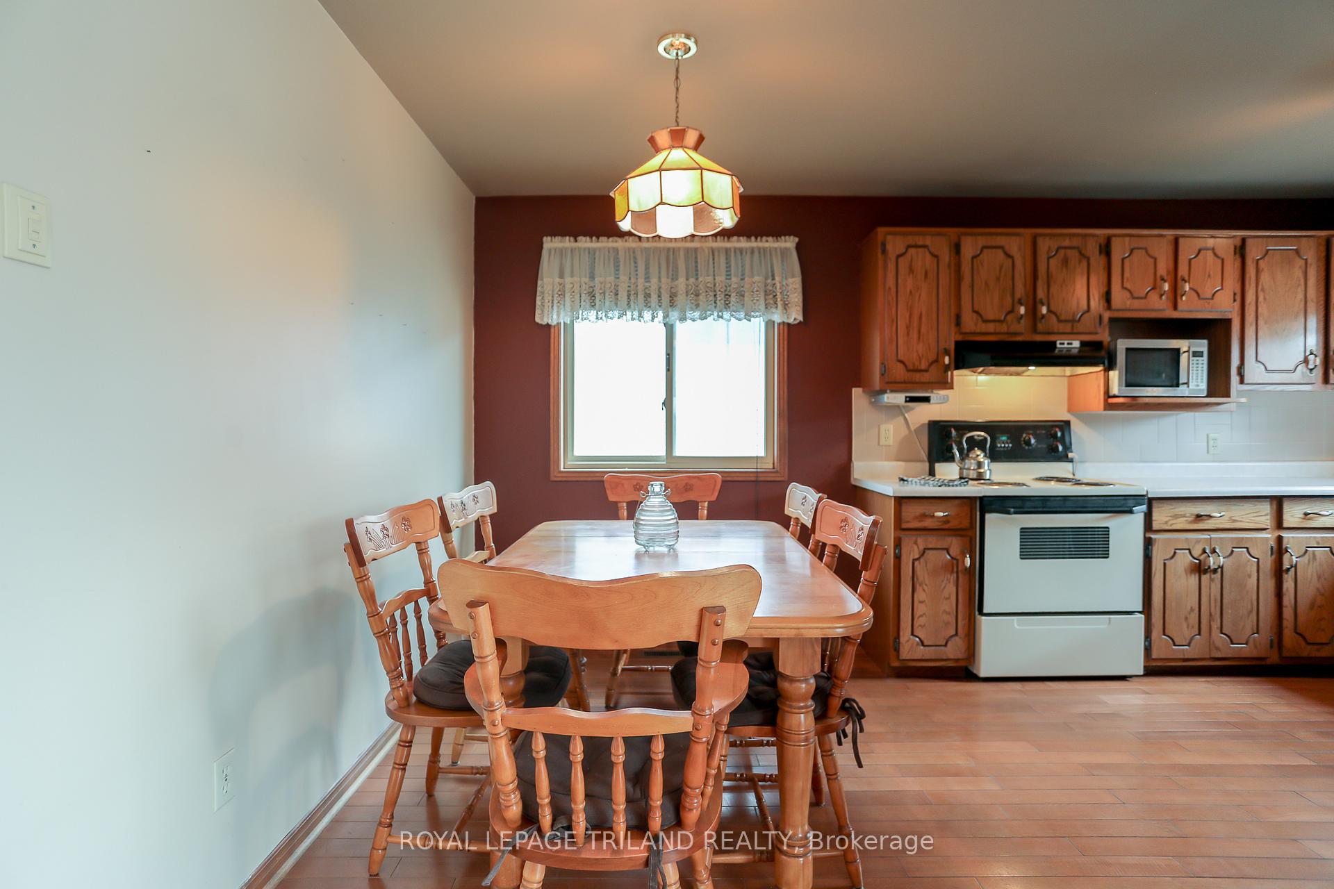 Photo 9 of 170 Forest Avenue, St. Thomas — HOMEH