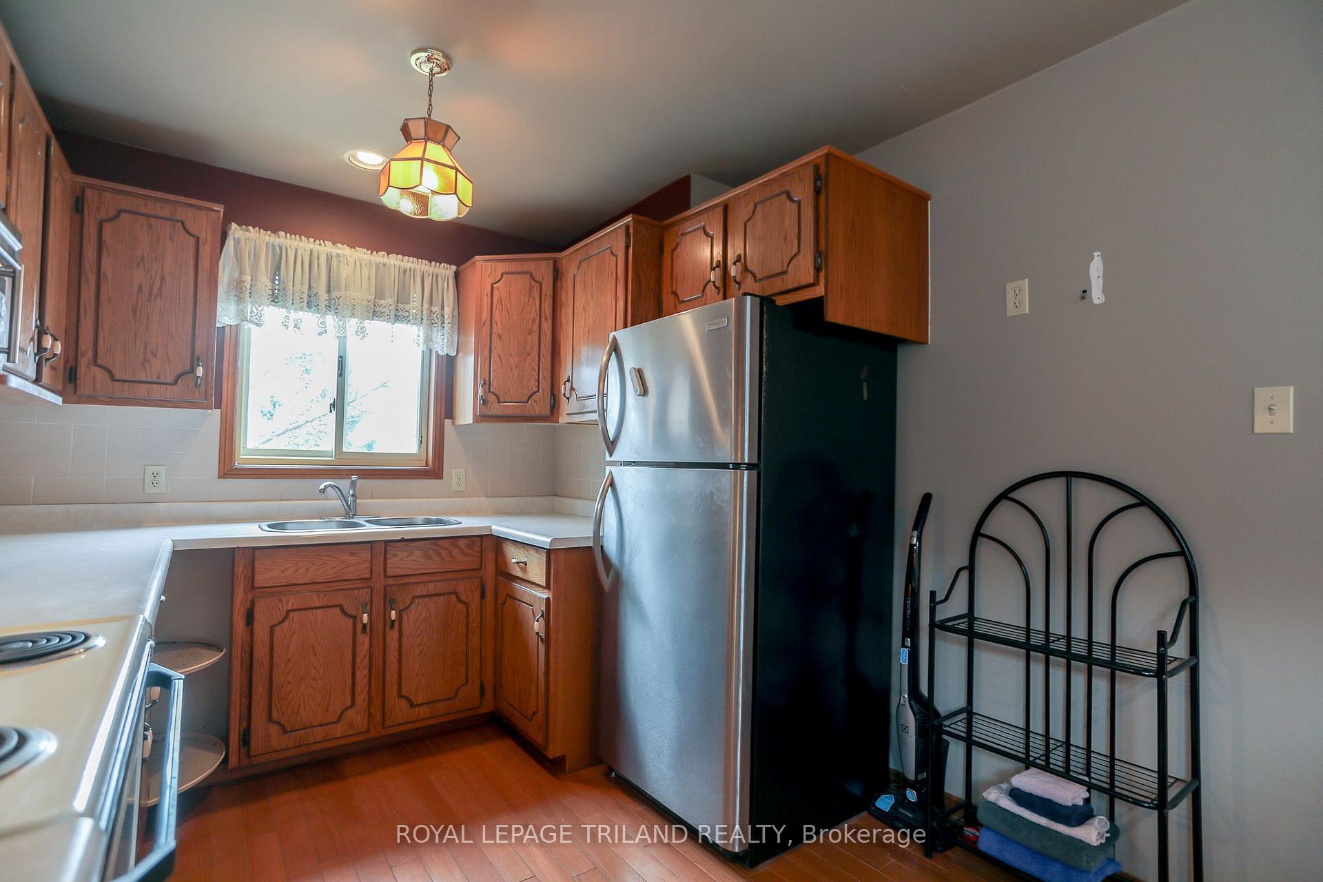 Photo 10 of 170 Forest Avenue, St. Thomas — HOMEH