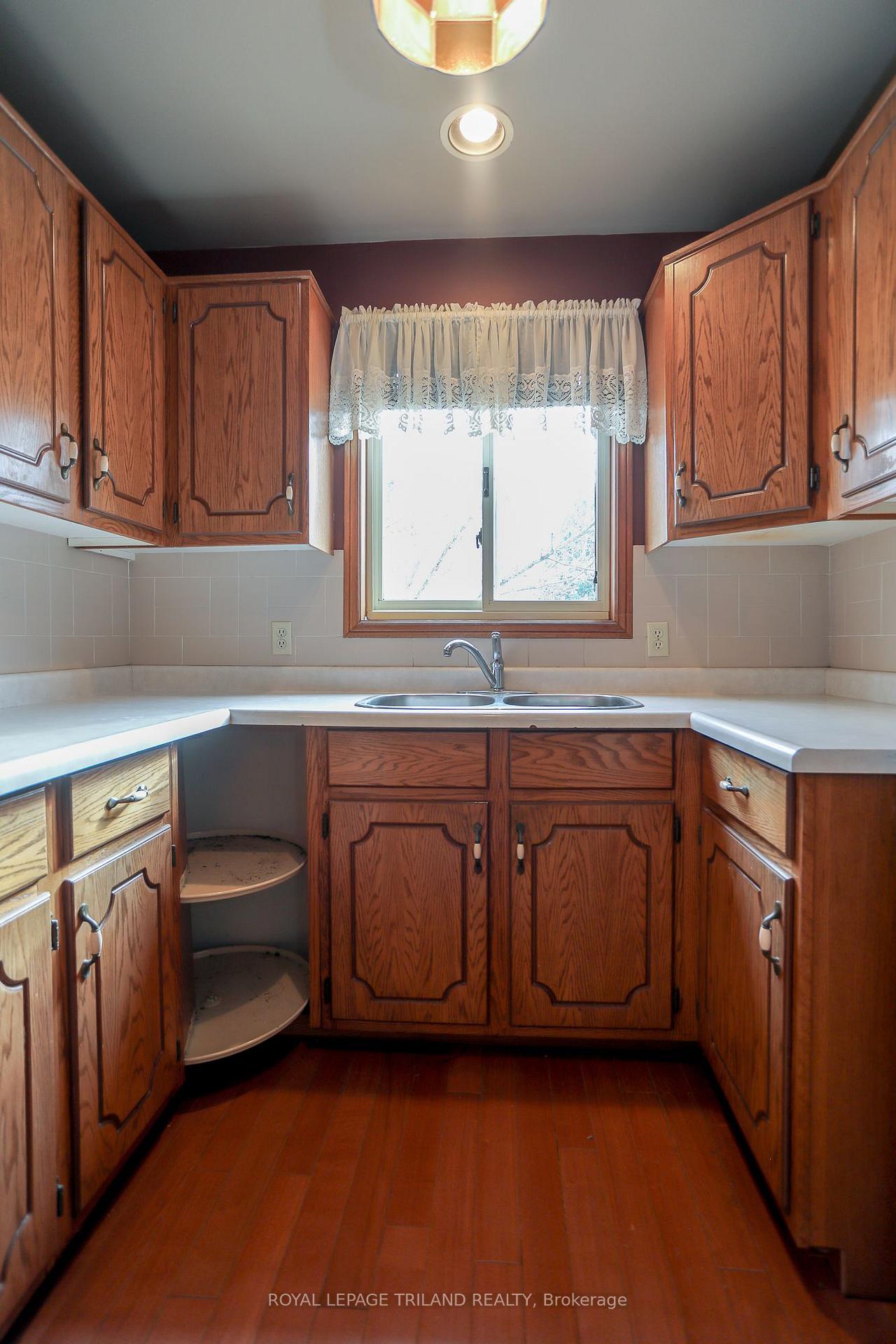 Photo 11 of 170 Forest Avenue, St. Thomas — HOMEH