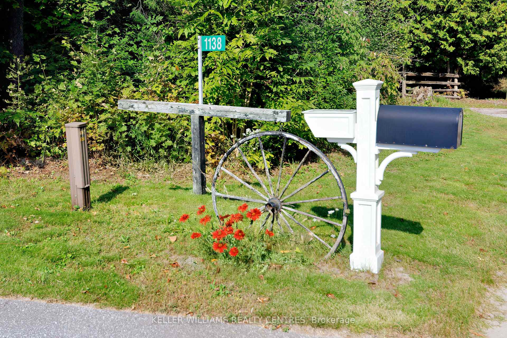 Photo 2 of 1138 Old Second Road N, Springwater, Rural Springwater — HOMEH