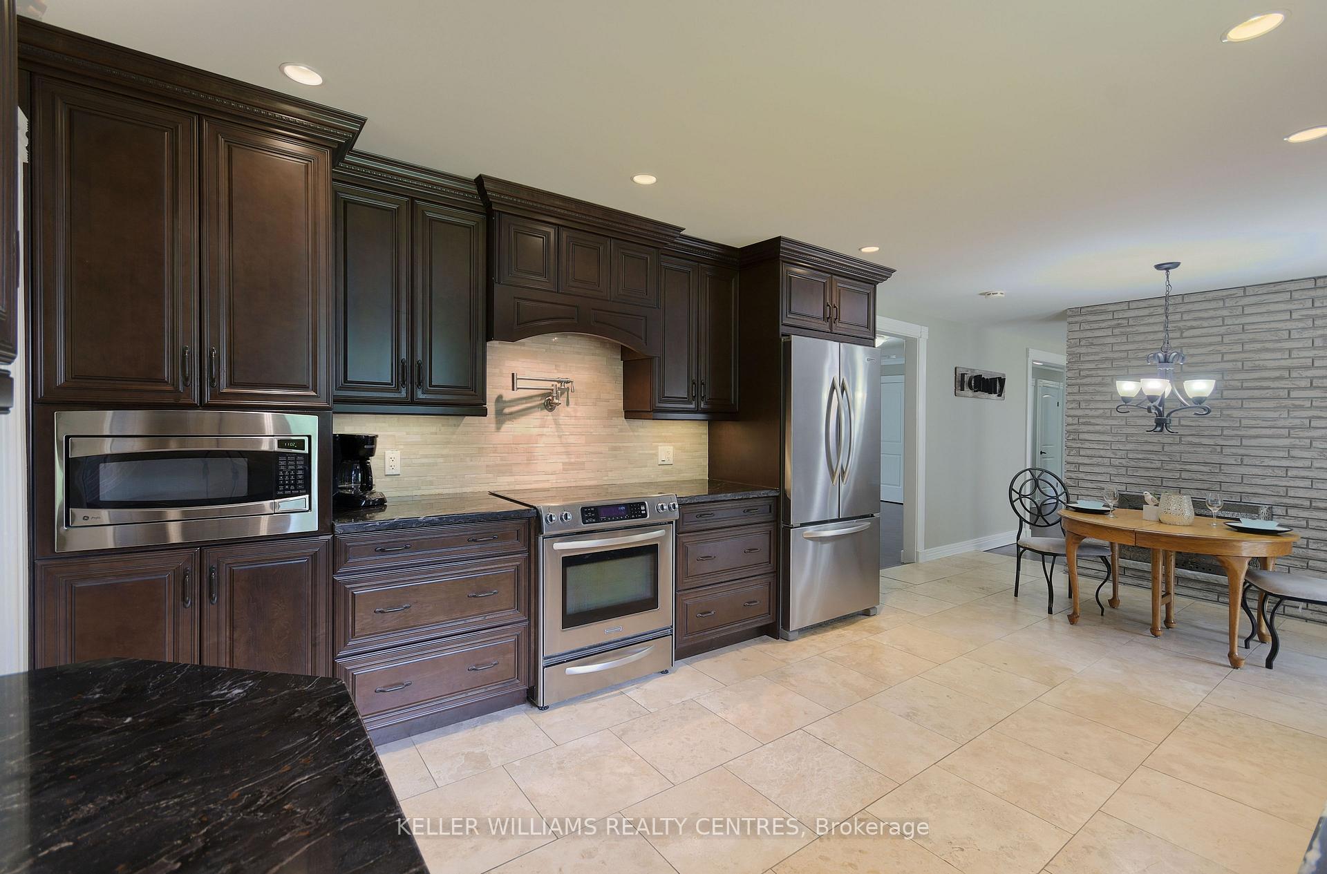 Photo 8 of 1138 Old Second Road N, Springwater, Rural Springwater — HOMEH