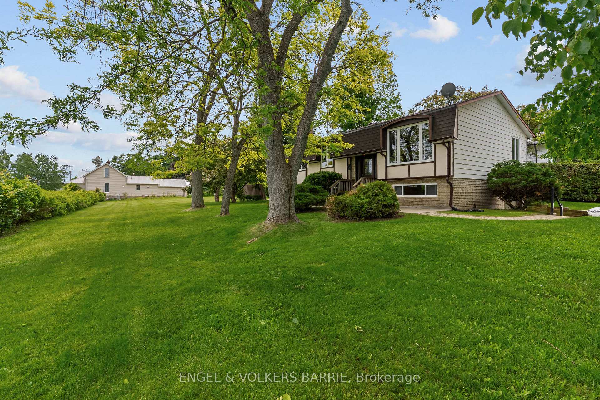 Photo 2 of 1 Robert Boulevard, Springwater, Hillsdale — HOMEH