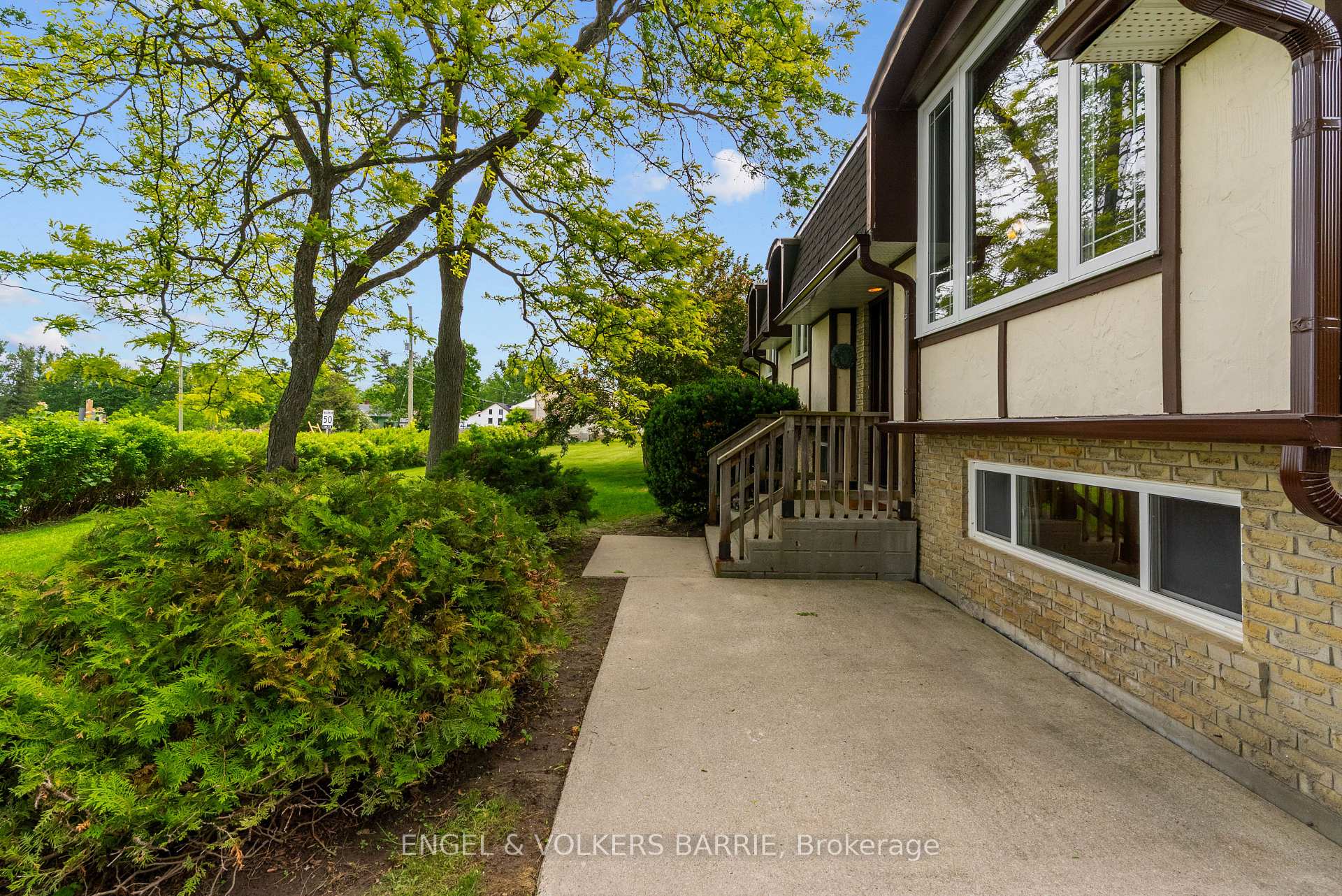 Photo 3 of 1 Robert Boulevard, Springwater, Hillsdale — HOMEH
