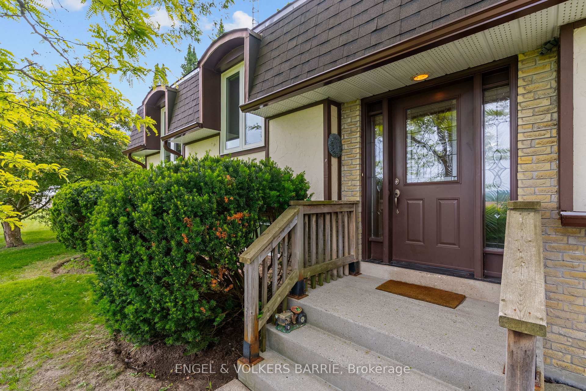 Photo 4 of 1 Robert Boulevard, Springwater, Hillsdale — HOMEH