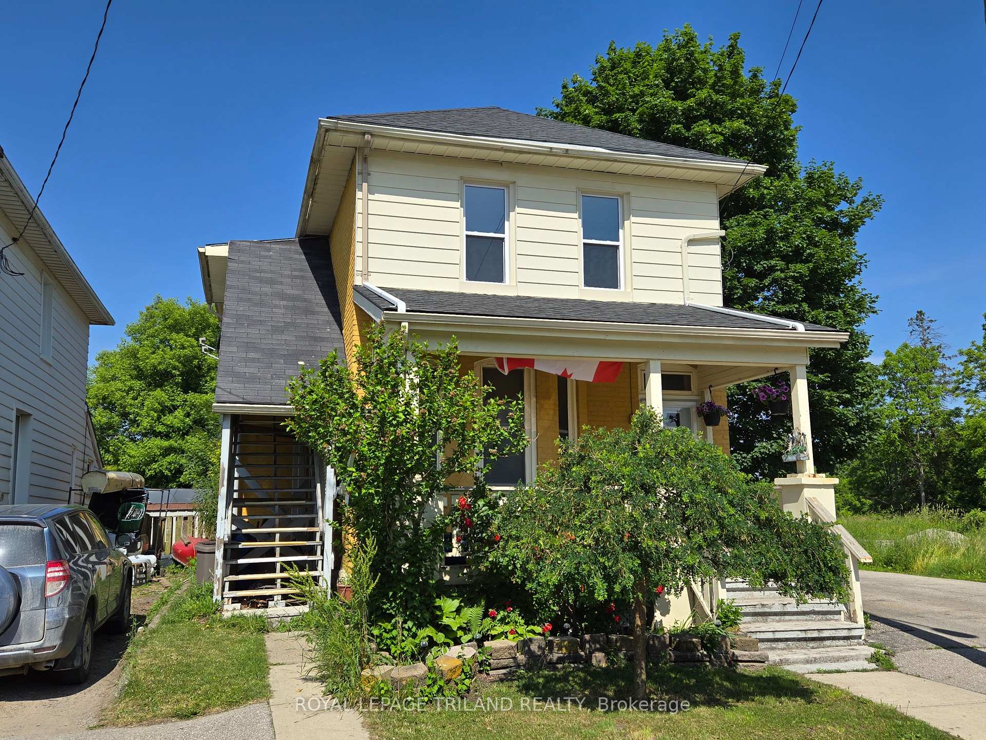 Front of Unit UPPER UNIT, 104 Flora Street