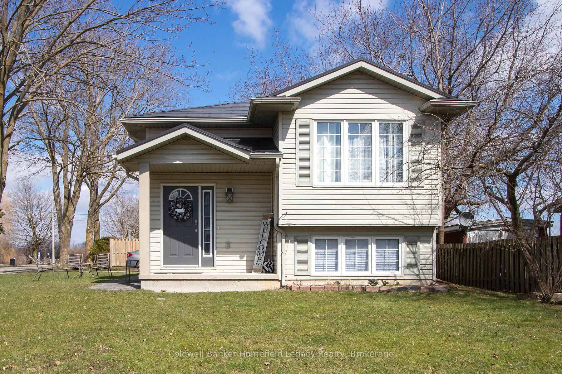 Front of 17 Laurier Street