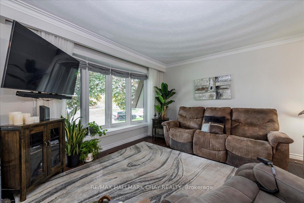 Photo 10 of 17 Glenview Avenue, Springwater, Elmvale — HOMEH