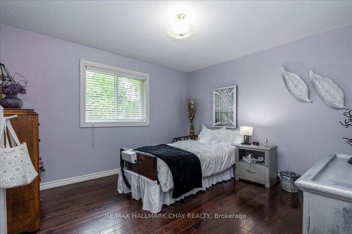 Photo 12 of 17 Glenview Avenue, Springwater, Elmvale — HOMEH