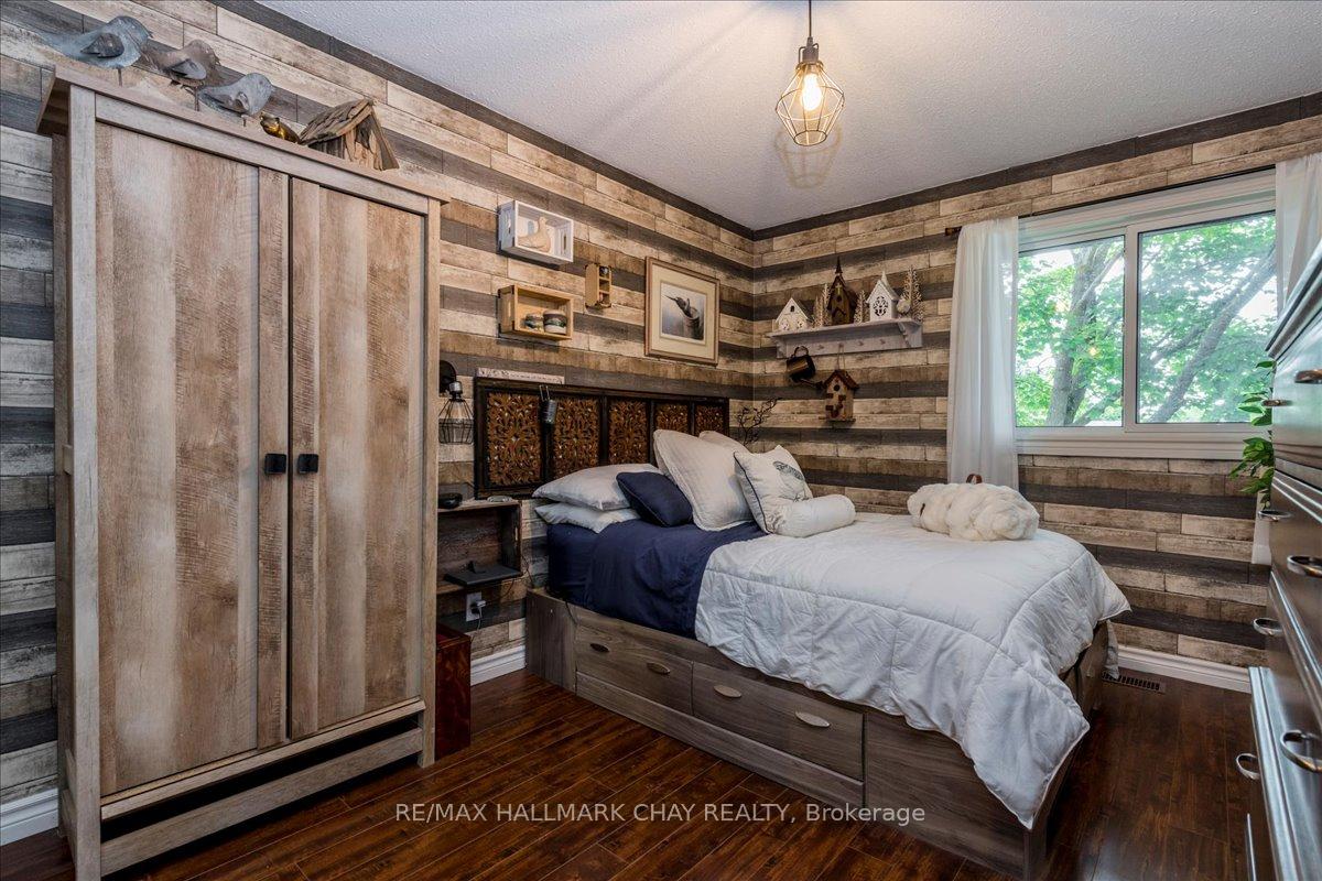 Photo 13 of 17 Glenview Avenue, Springwater, Elmvale — HOMEH