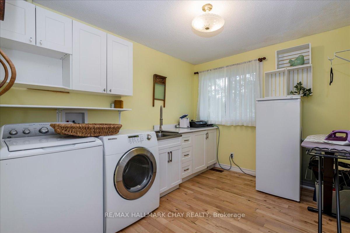 Photo 14 of 17 Glenview Avenue, Springwater, Elmvale — HOMEH