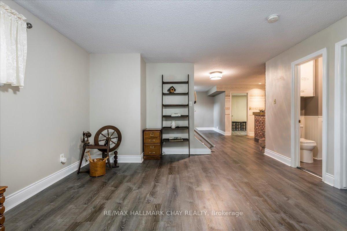 Photo 15 of 17 Glenview Avenue, Springwater, Elmvale — HOMEH
