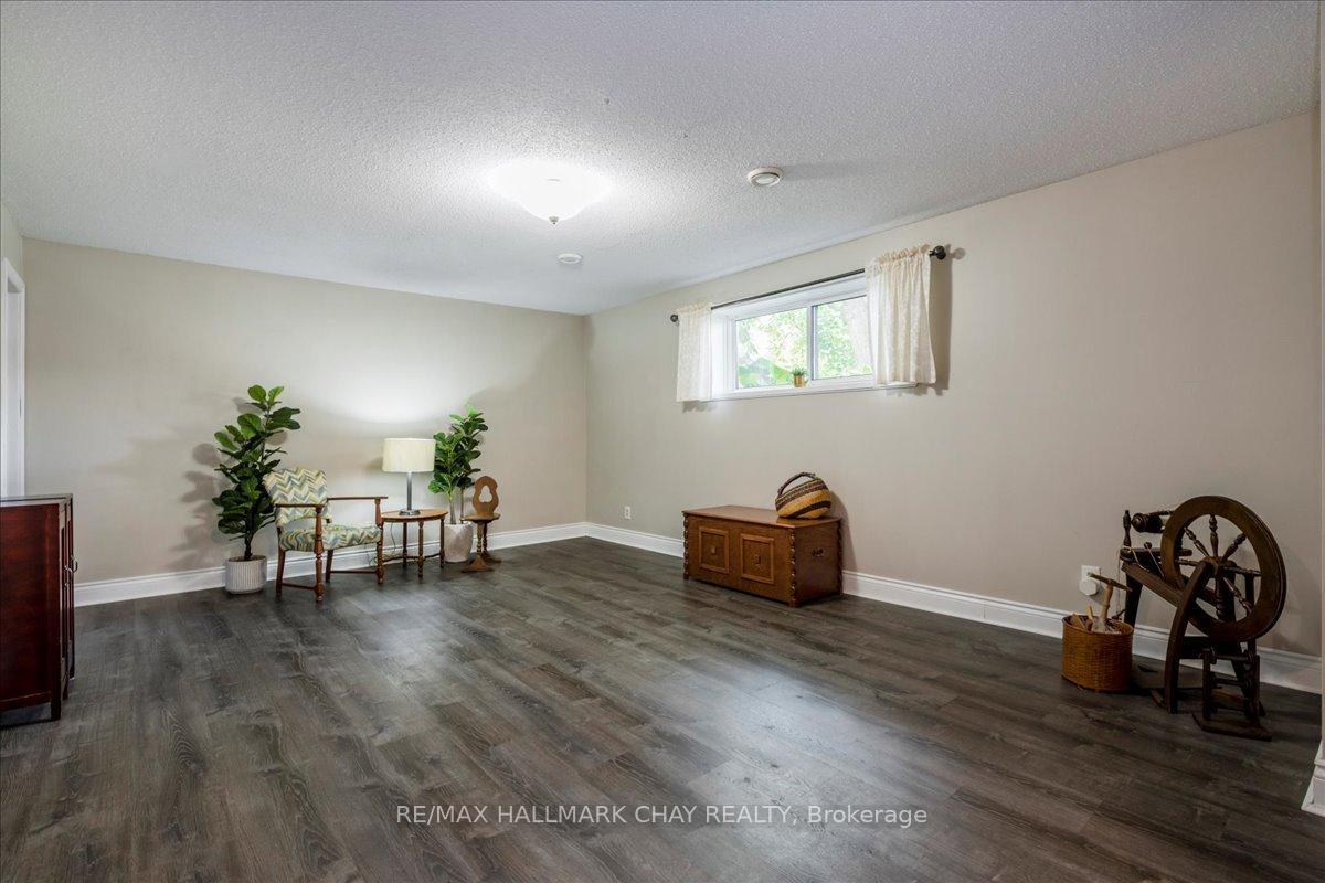Photo 16 of 17 Glenview Avenue, Springwater, Elmvale — HOMEH