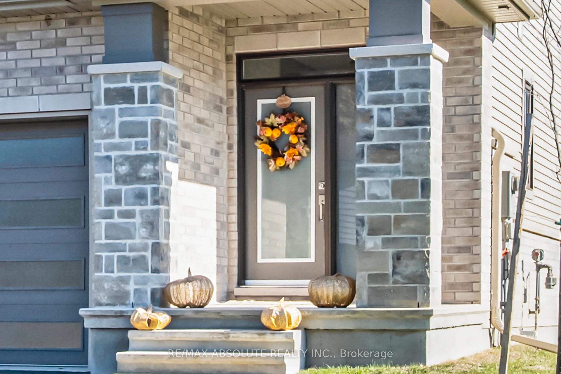Photo 3 of 16B Cockburn Street, Ottawa, Richmond — HOMEH