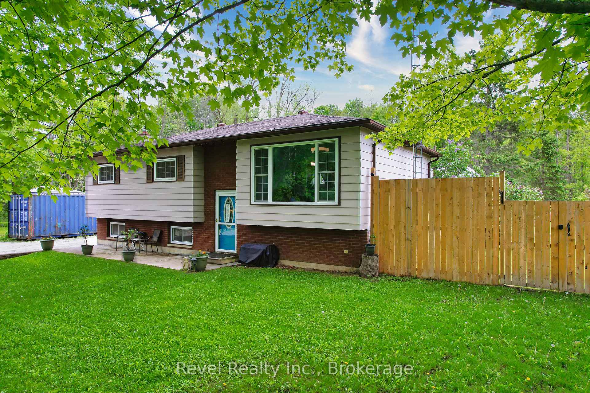 Photo 1 of 11 Innisfree Drive, Springwater, Rural Springwater — HOMEH