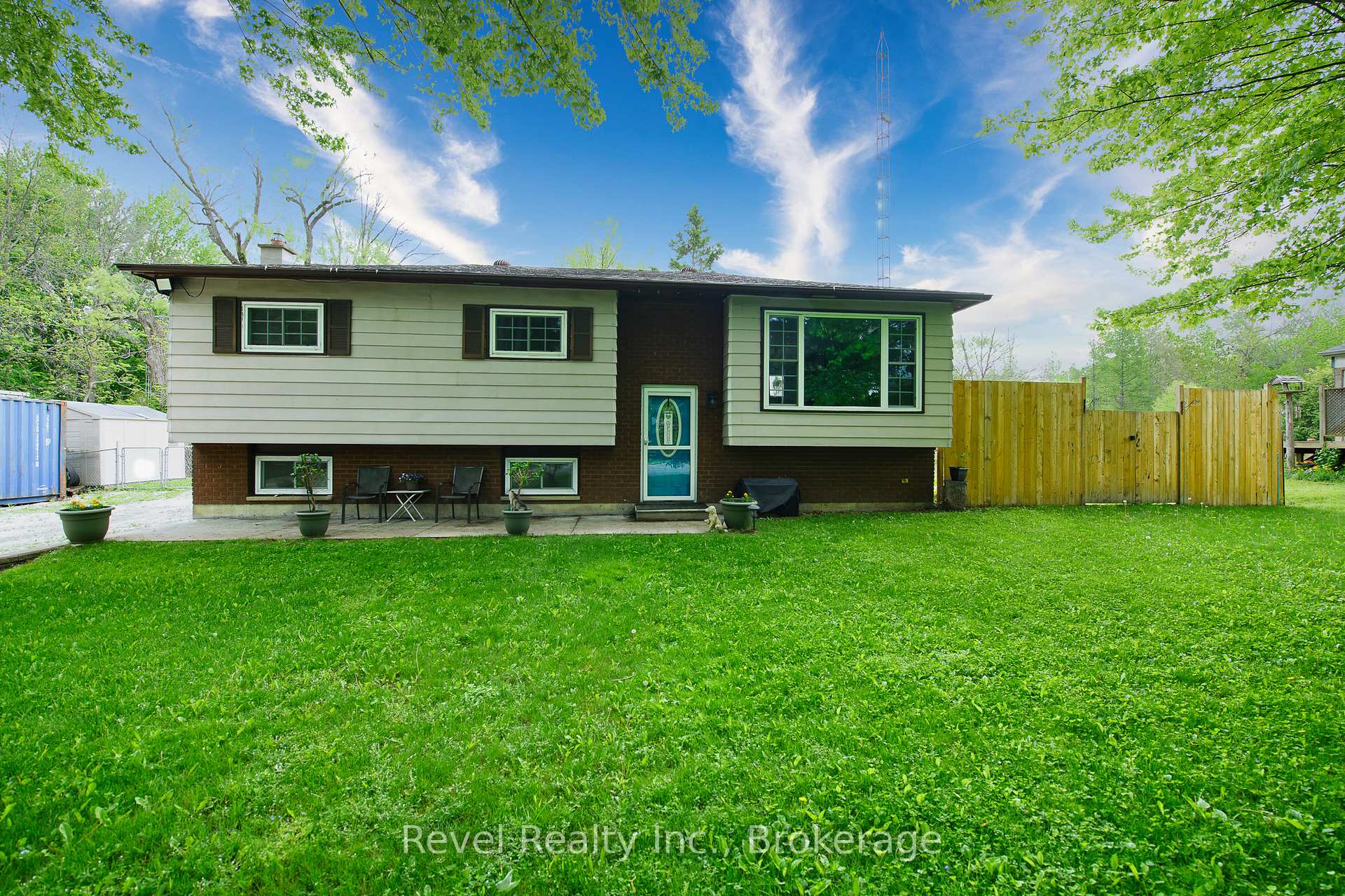 Photo 2 of 11 Innisfree Drive, Springwater, Rural Springwater — HOMEH