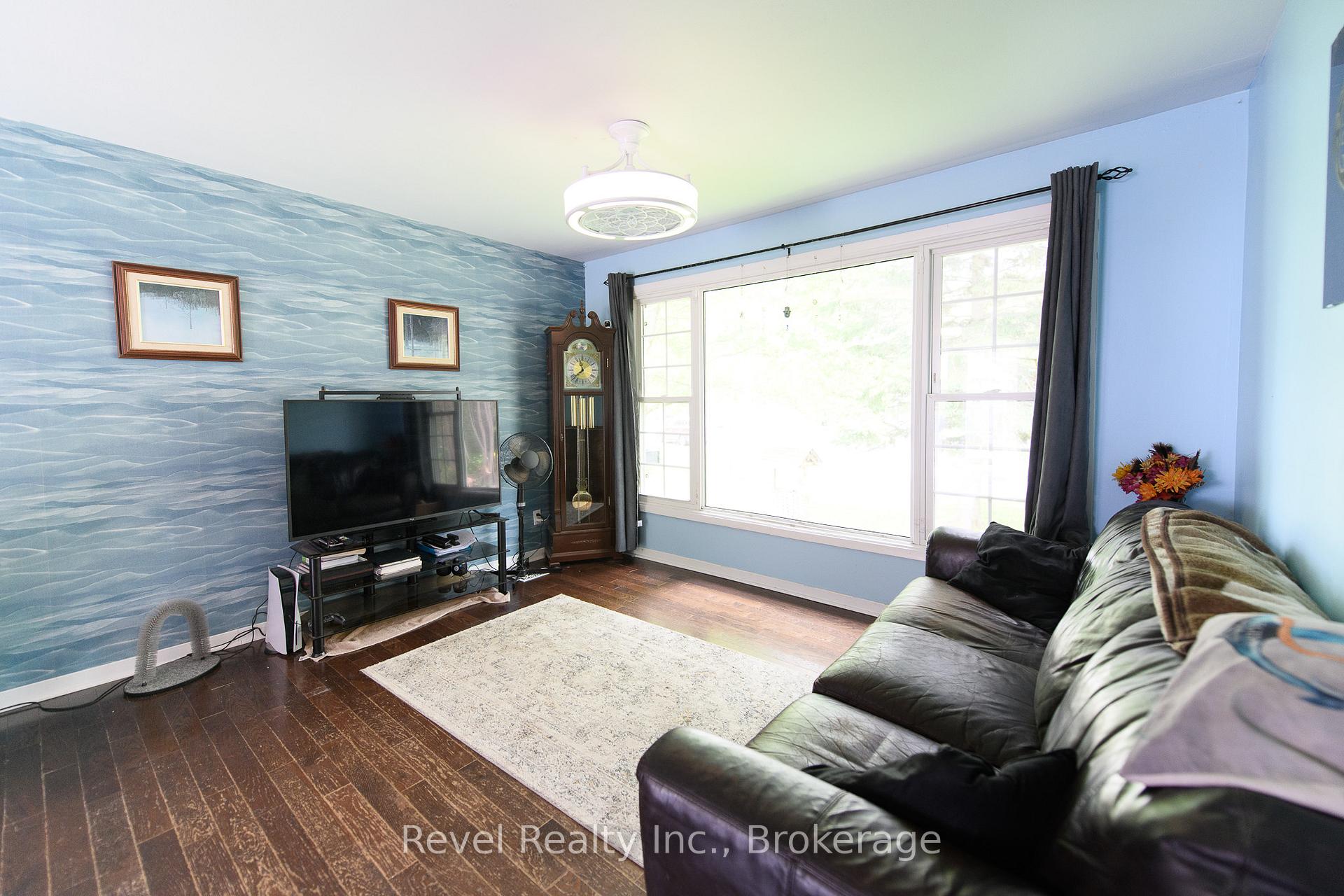 Photo 3 of 11 Innisfree Drive, Springwater, Rural Springwater — HOMEH