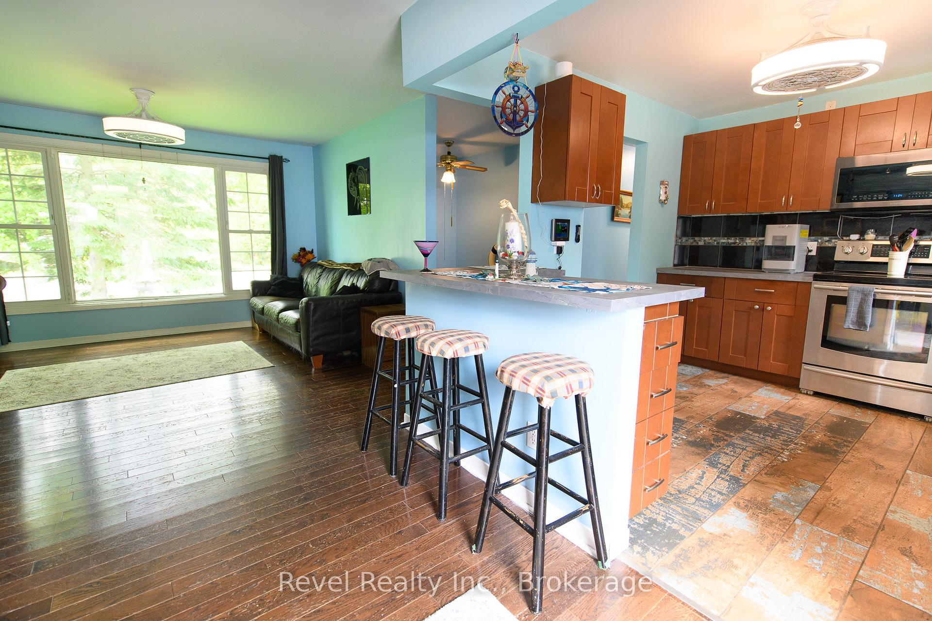 Photo 8 of 11 Innisfree Drive, Springwater, Rural Springwater — HOMEH
