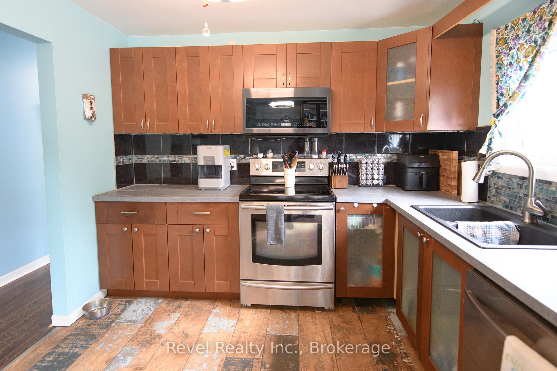 Photo 9 of 11 Innisfree Drive, Springwater, Rural Springwater — HOMEH
