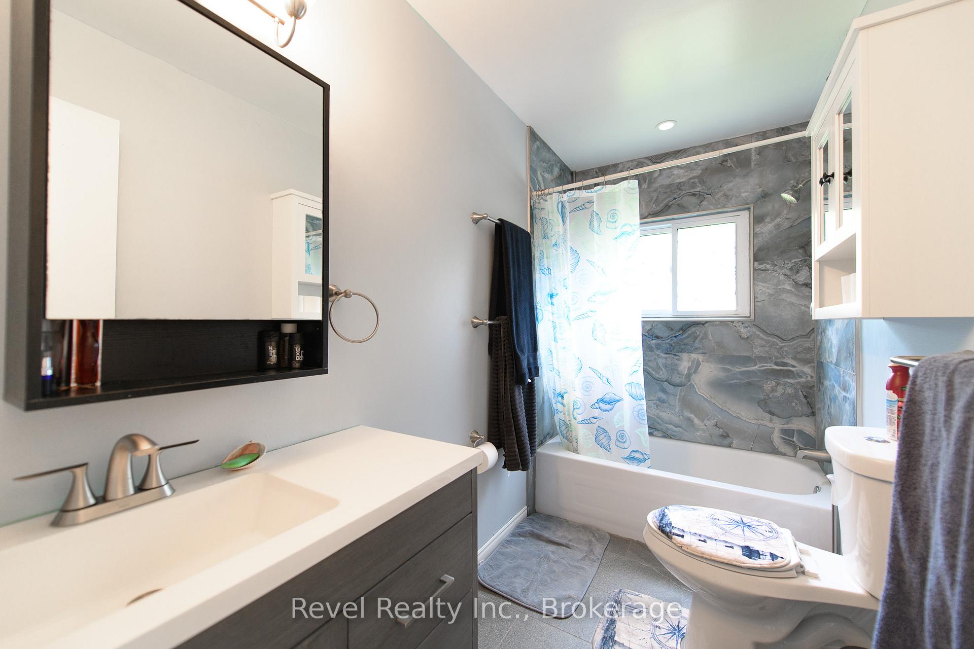 Photo 12 of 11 Innisfree Drive, Springwater, Rural Springwater — HOMEH