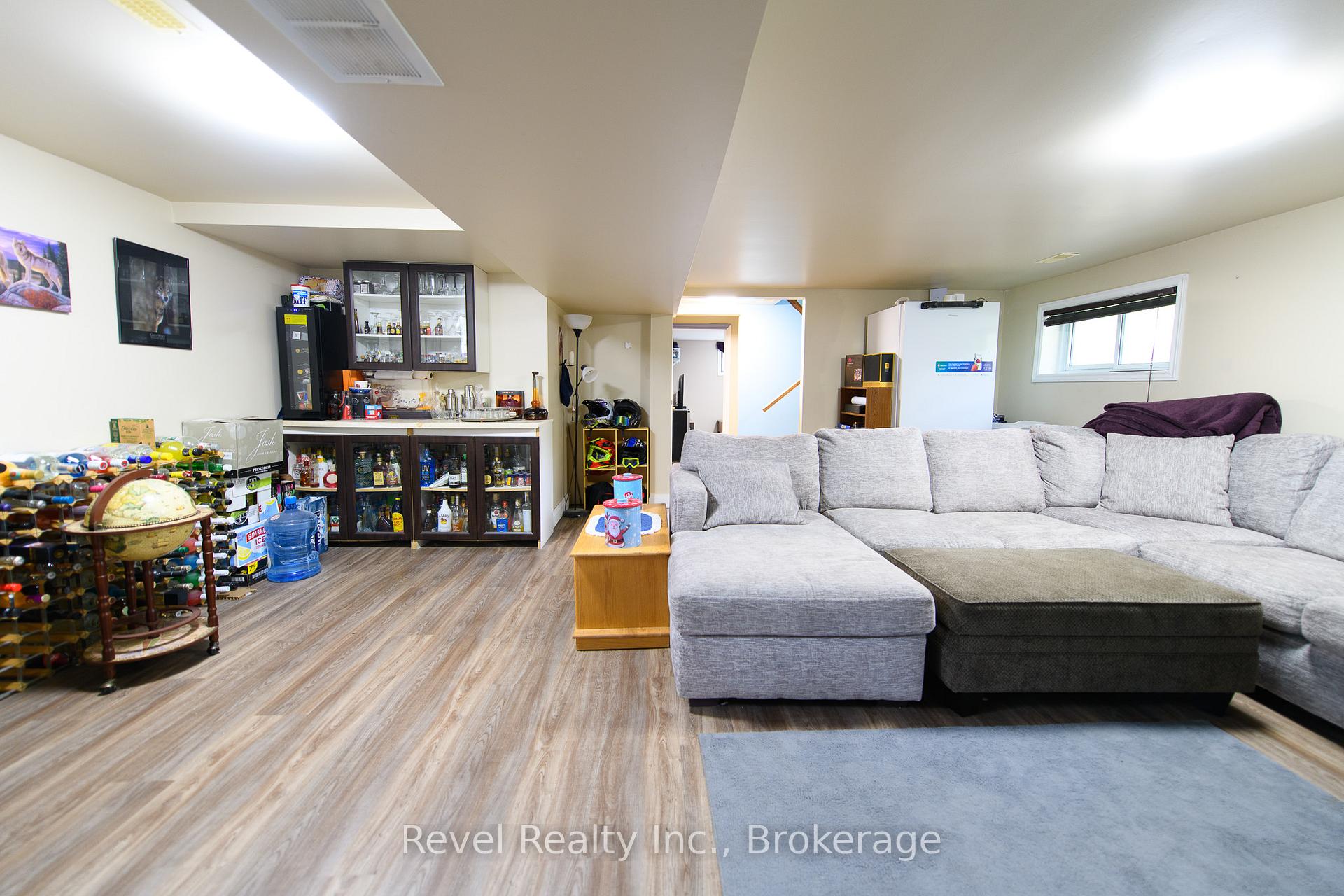 Photo 15 of 11 Innisfree Drive, Springwater, Rural Springwater — HOMEH