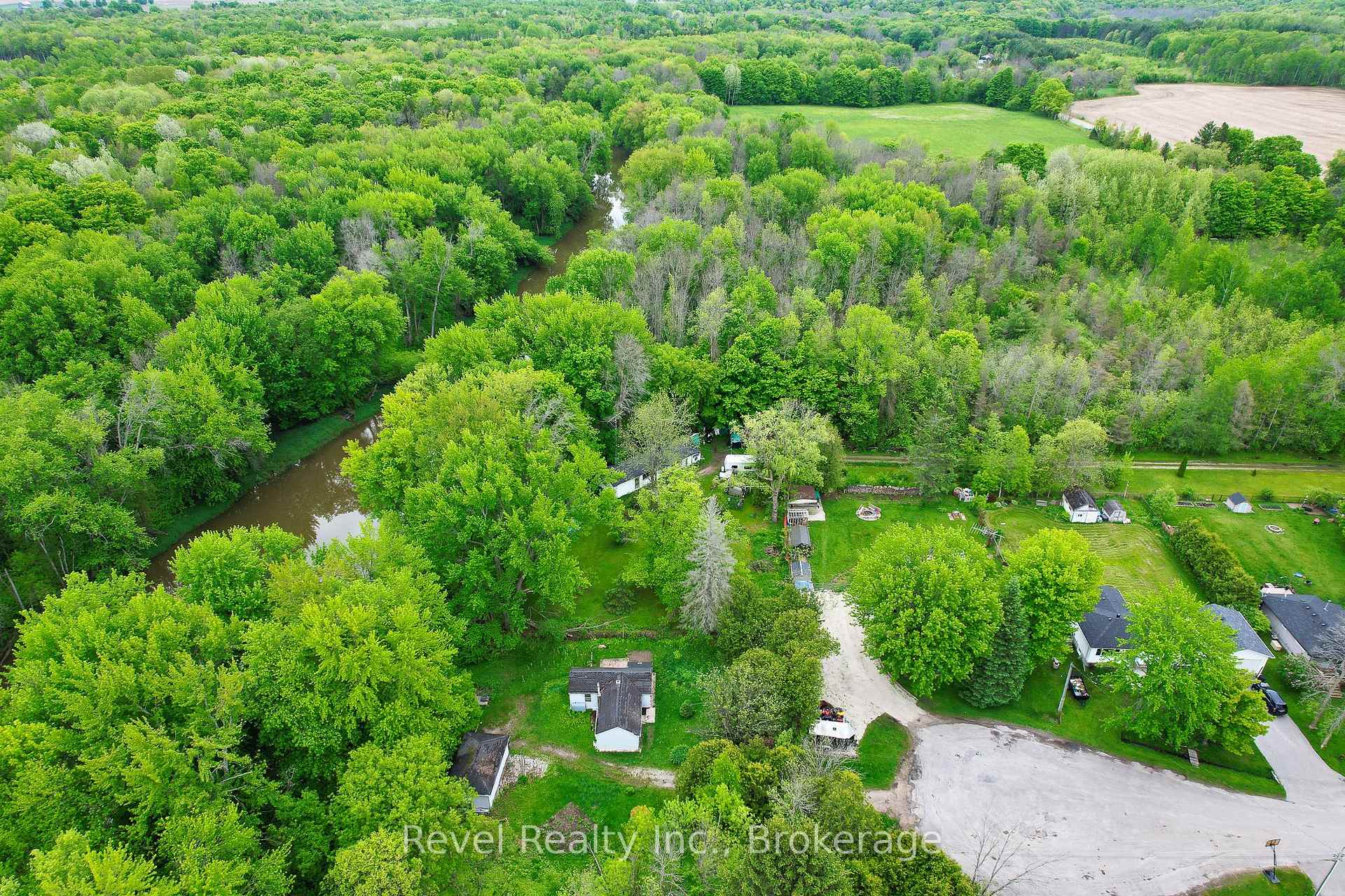 Photo 24 of 11 Innisfree Drive, Springwater, Rural Springwater — HOMEH