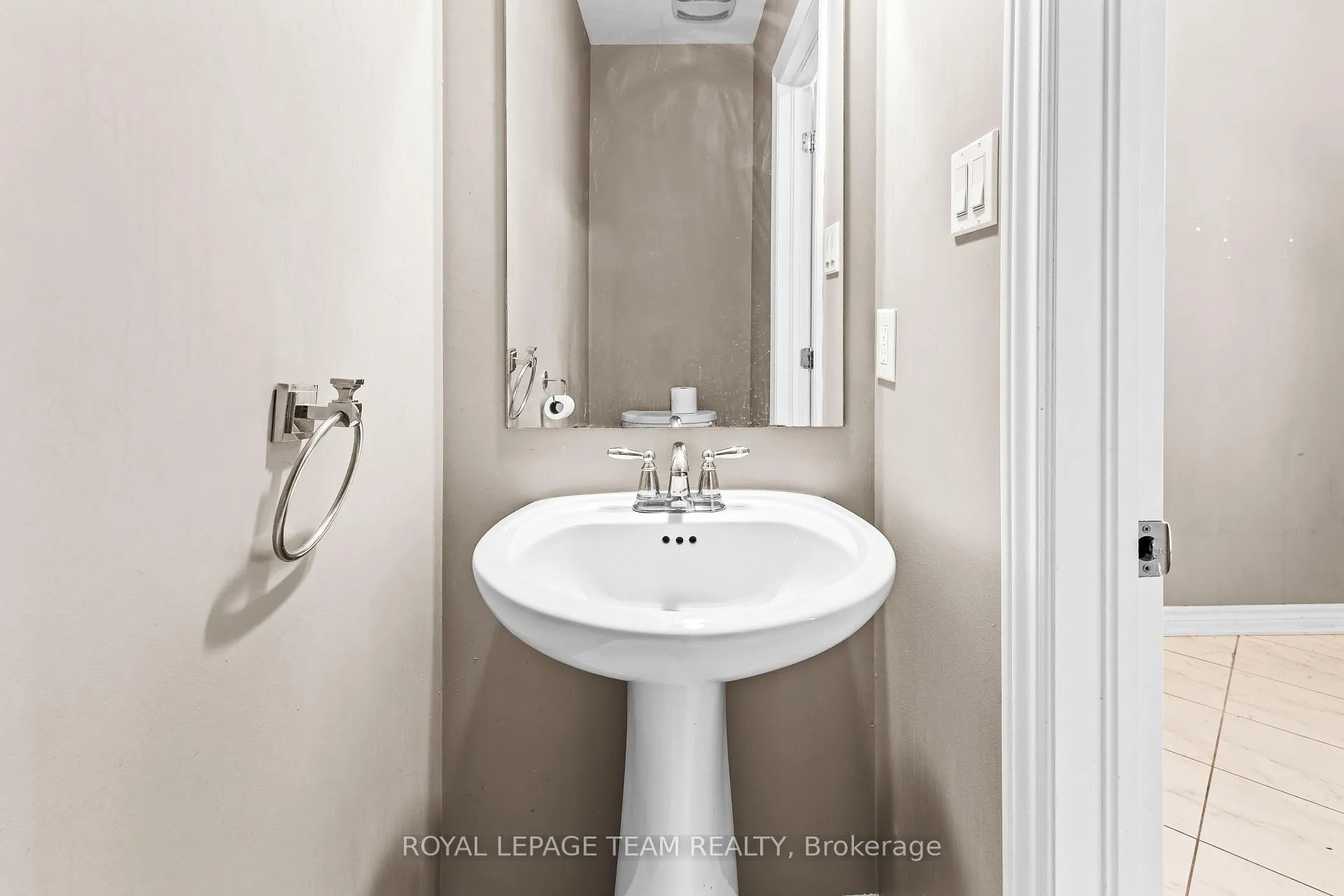 Photo 6 of 103 Coriolis Court, Ottawa, Stittsville (North) — HOMEH