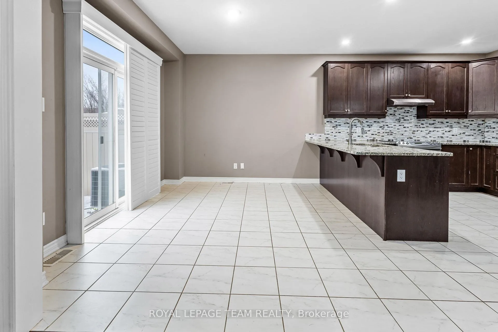 Photo 11 of 103 Coriolis Court, Ottawa, Stittsville (North) — HOMEH