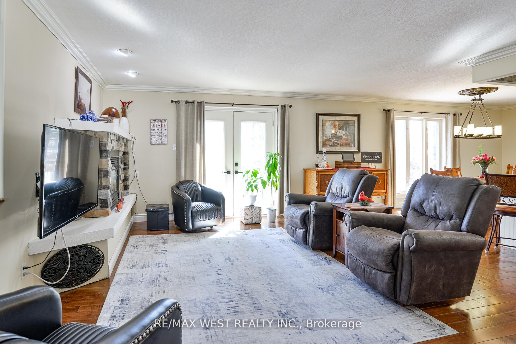 Photo 2 of 13 Albert Street W, Springwater, Hillsdale — HOMEH