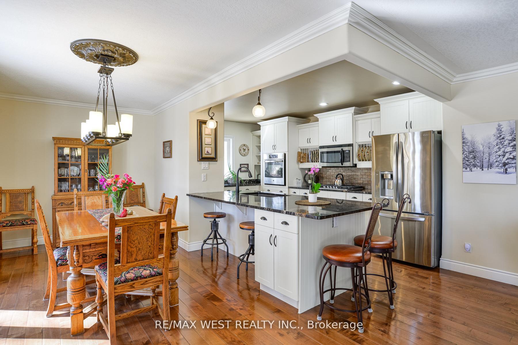 Photo 4 of 13 Albert Street W, Springwater, Hillsdale — HOMEH