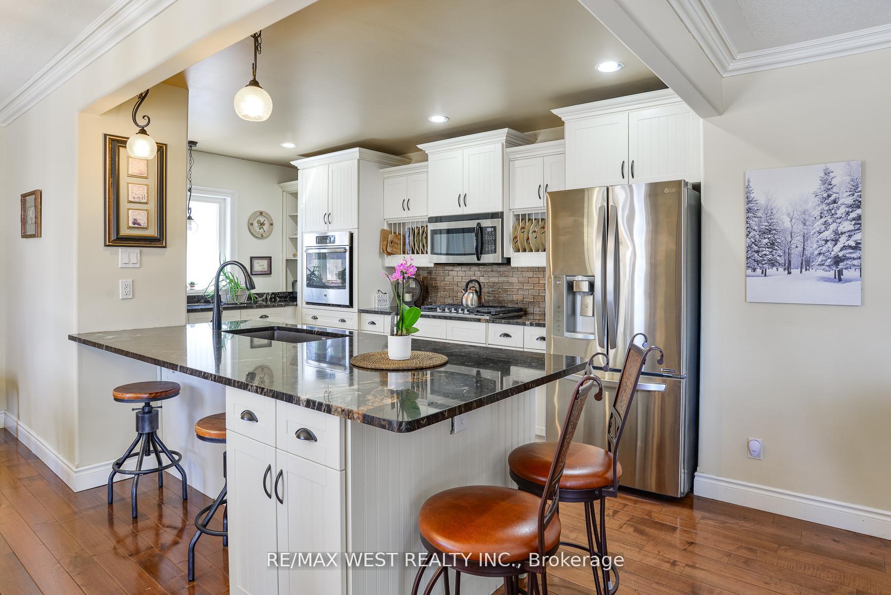 Photo 5 of 13 Albert Street W, Springwater, Hillsdale — HOMEH