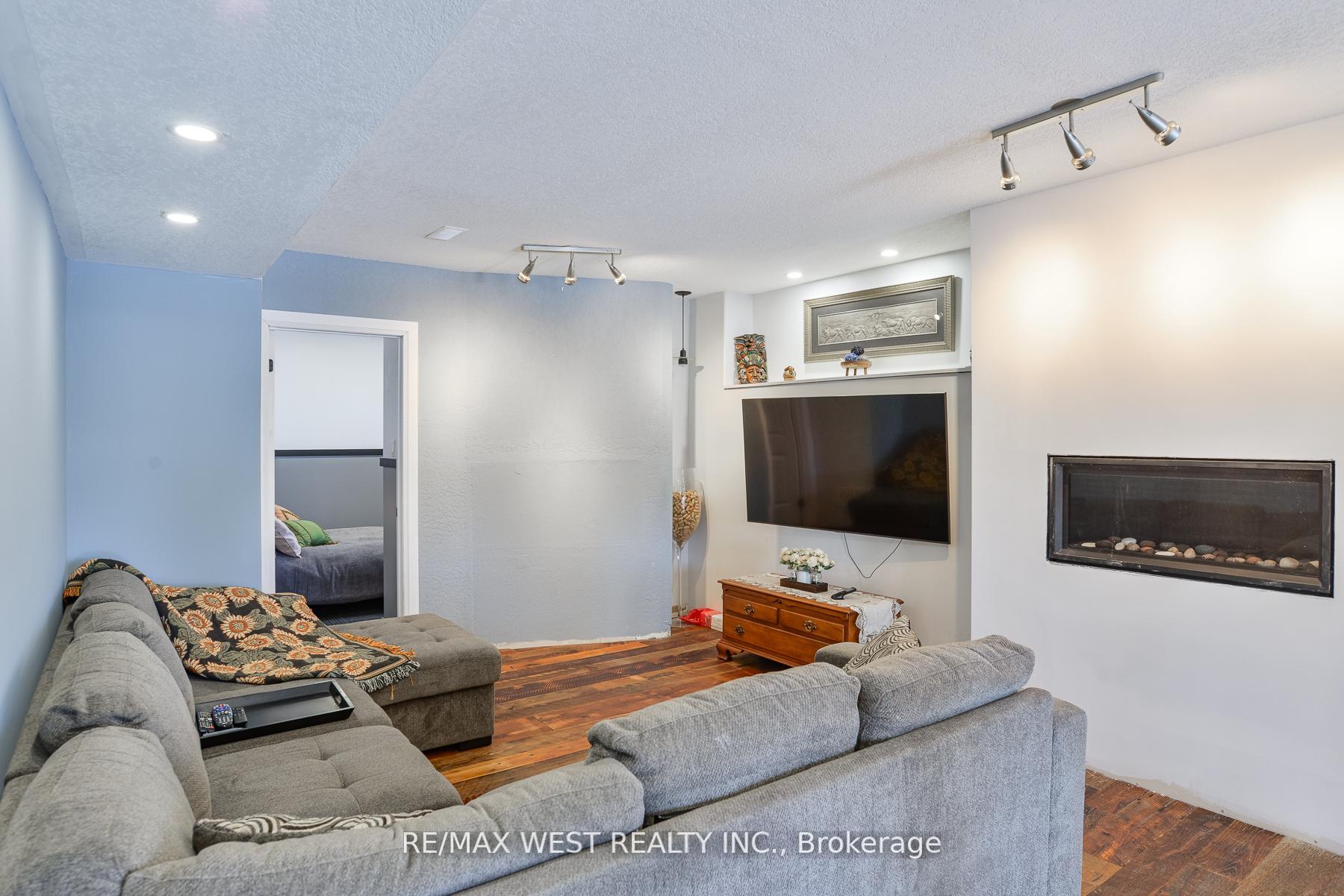 Photo 10 of 13 Albert Street W, Springwater, Hillsdale — HOMEH