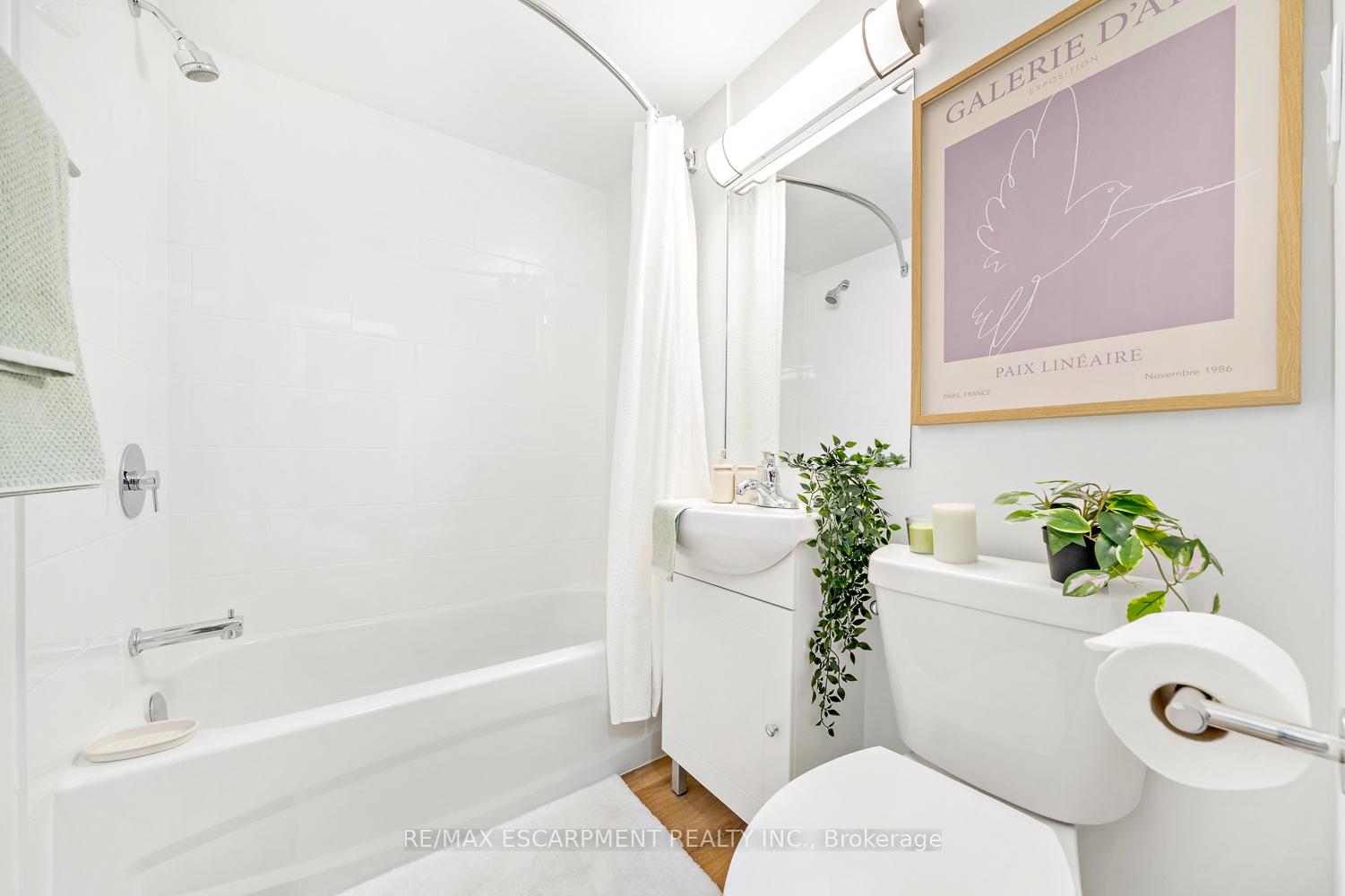 Photo 15 of Unit 17, 232 Elm Street, St. Thomas — HOMEH
