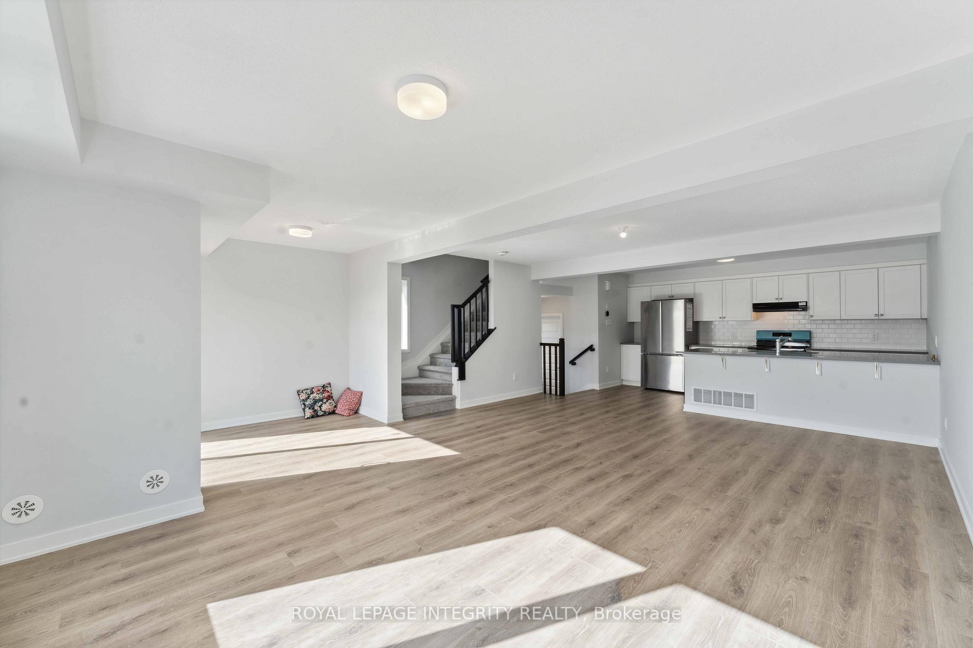 Photo 15 of 571 Woven Private, Ottawa, Stittsville (North) — HOMEH