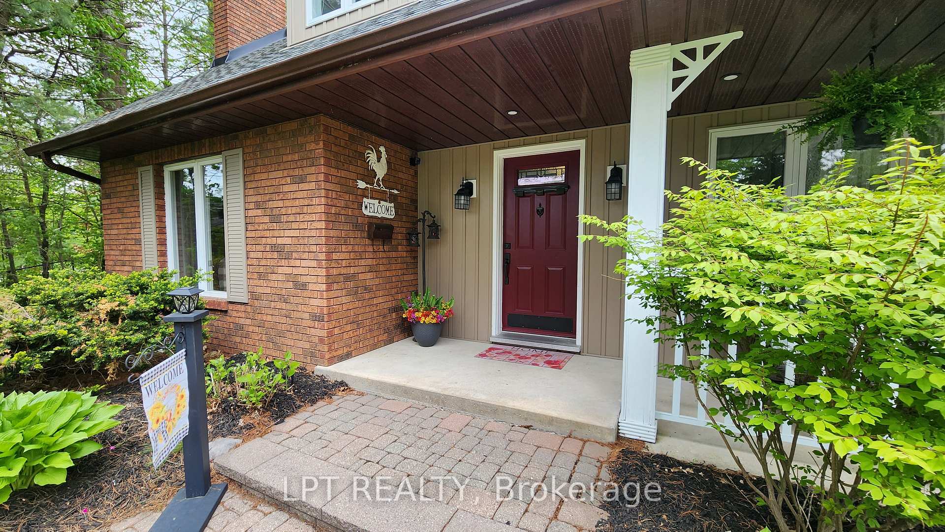 Photo 2 of 16 Idlewood Drive, Springwater, Midhurst — HOMEH
