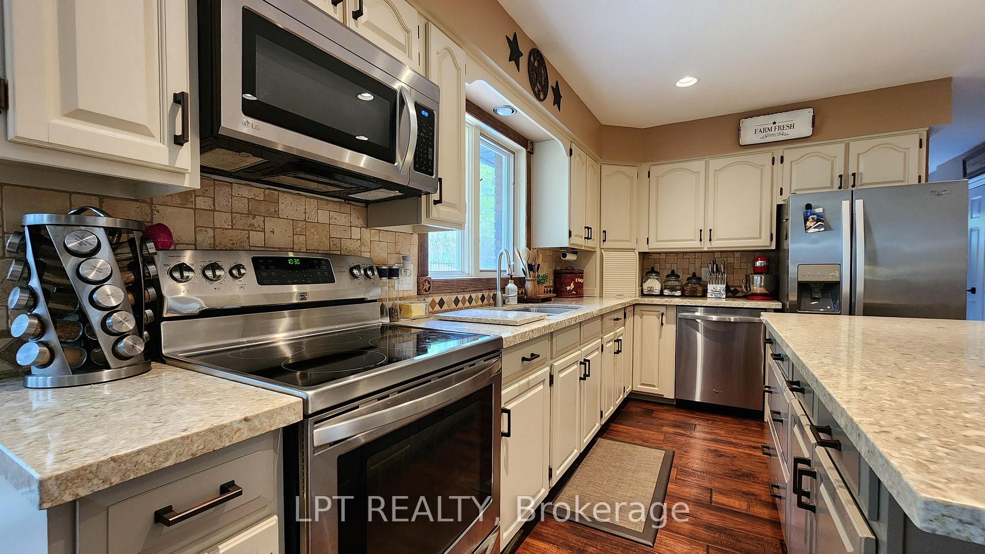 Photo 10 of 16 Idlewood Drive, Springwater, Midhurst — HOMEH