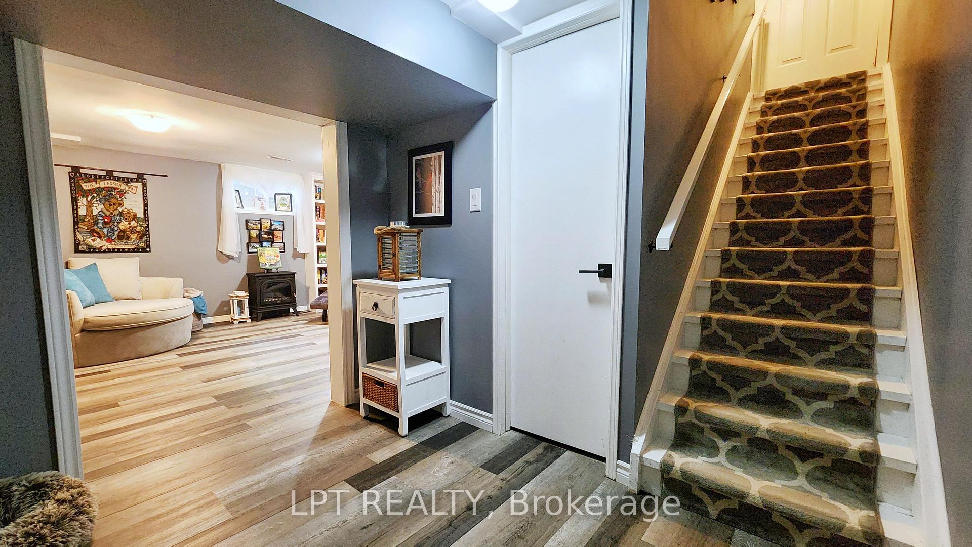 Photo 14 of 16 Idlewood Drive, Springwater, Midhurst — HOMEH