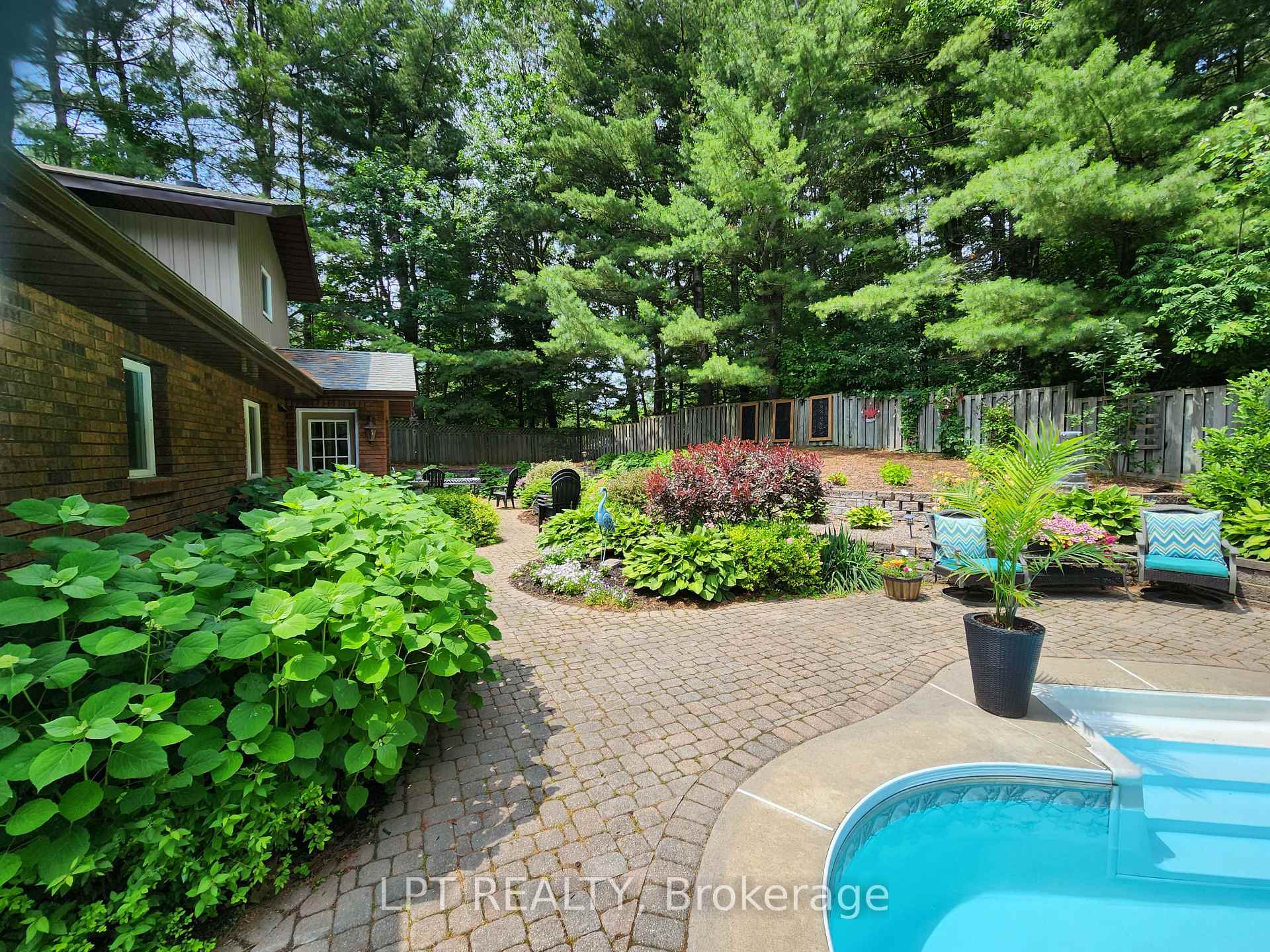 Photo 34 of 16 Idlewood Drive, Springwater, Midhurst — HOMEH