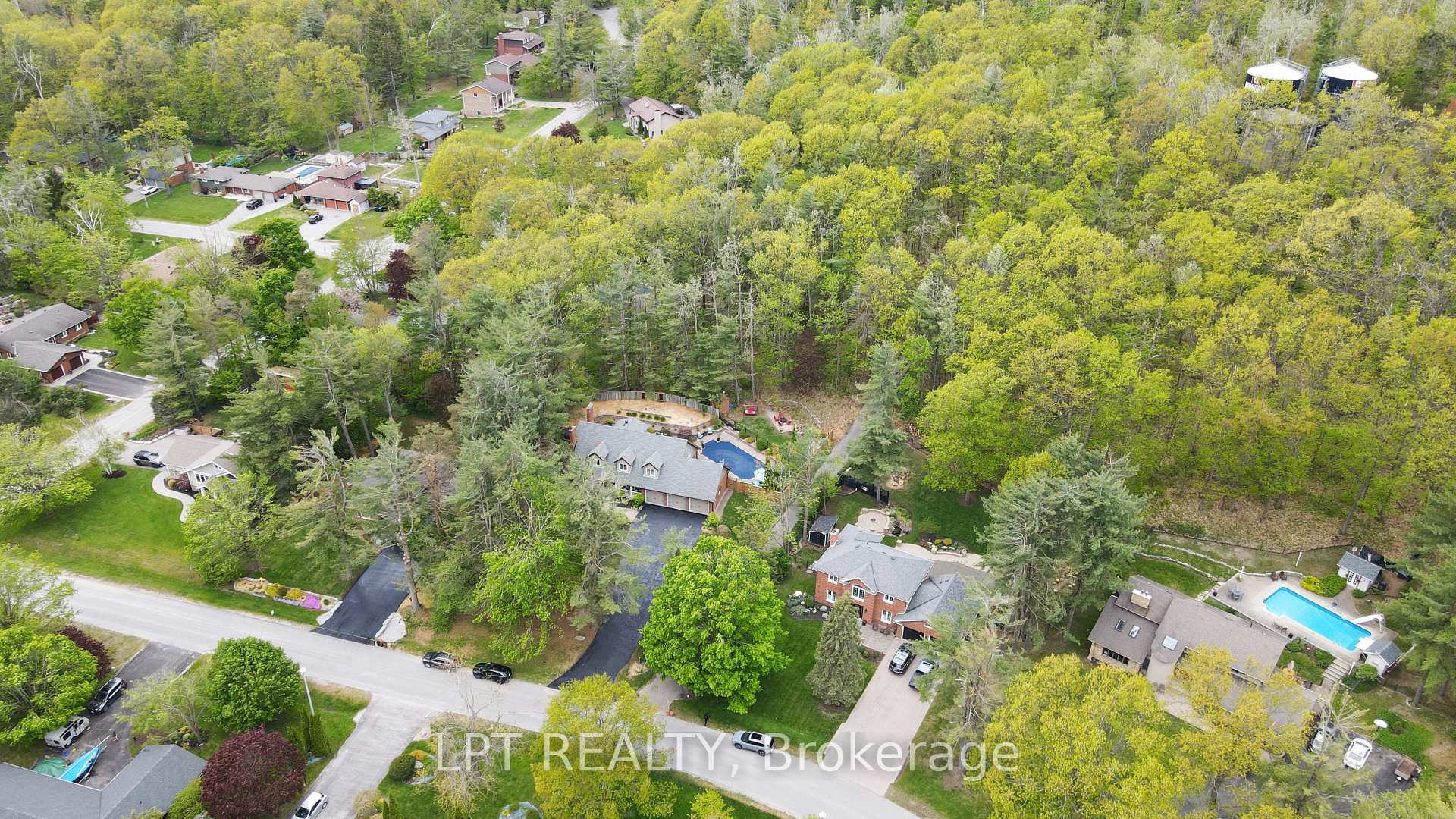 Photo 38 of 16 Idlewood Drive, Springwater, Midhurst — HOMEH