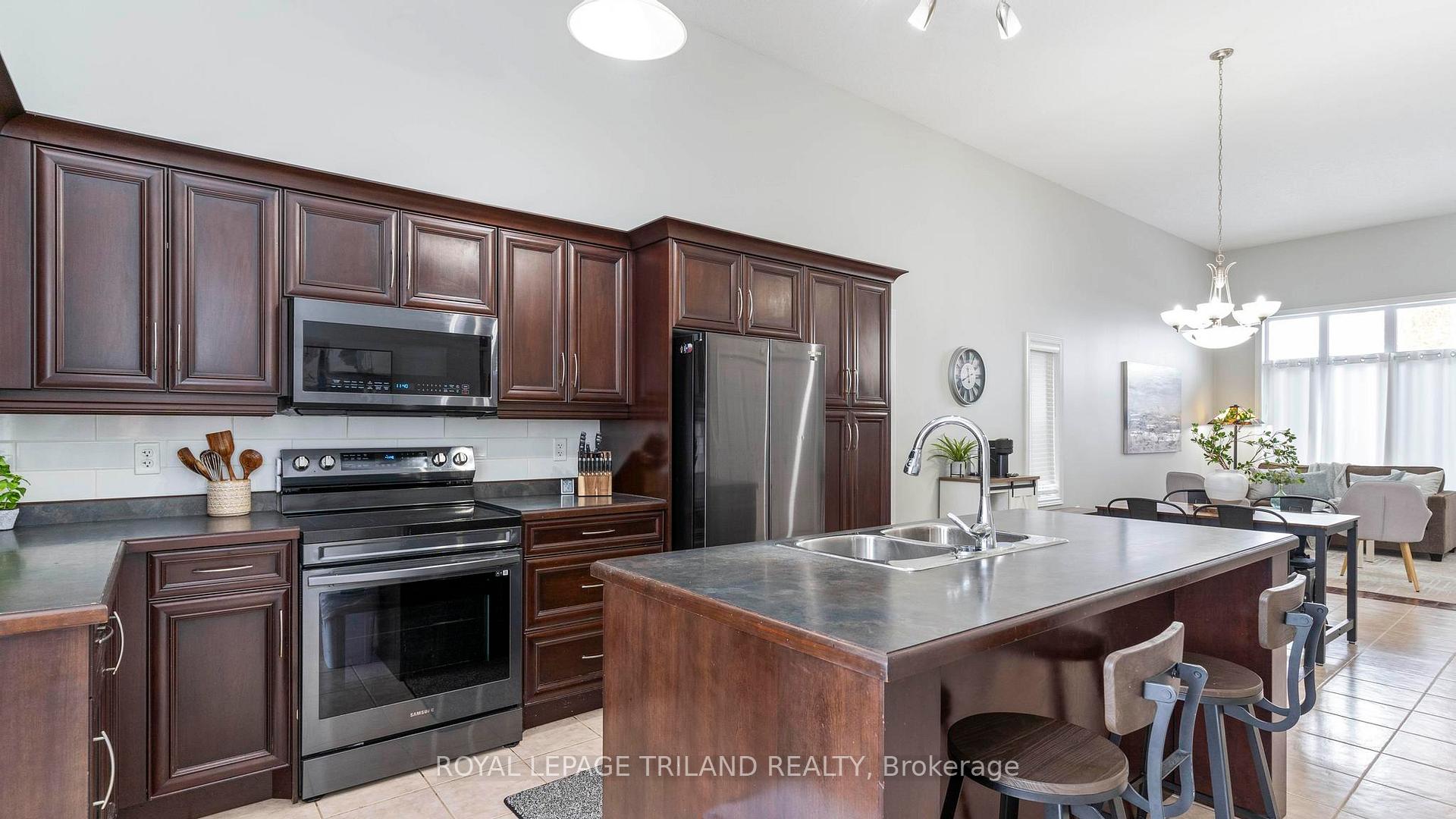 Photo 16 of 6 Circlewood Drive, St. Thomas — HOMEH