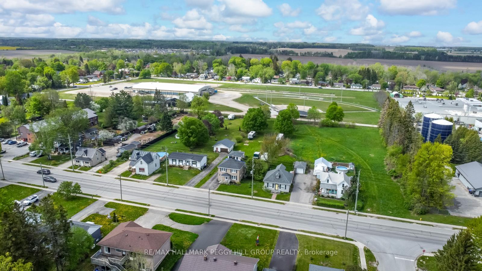 Photo 2 of 56 Yonge Street N, Springwater, Elmvale — HOMEH