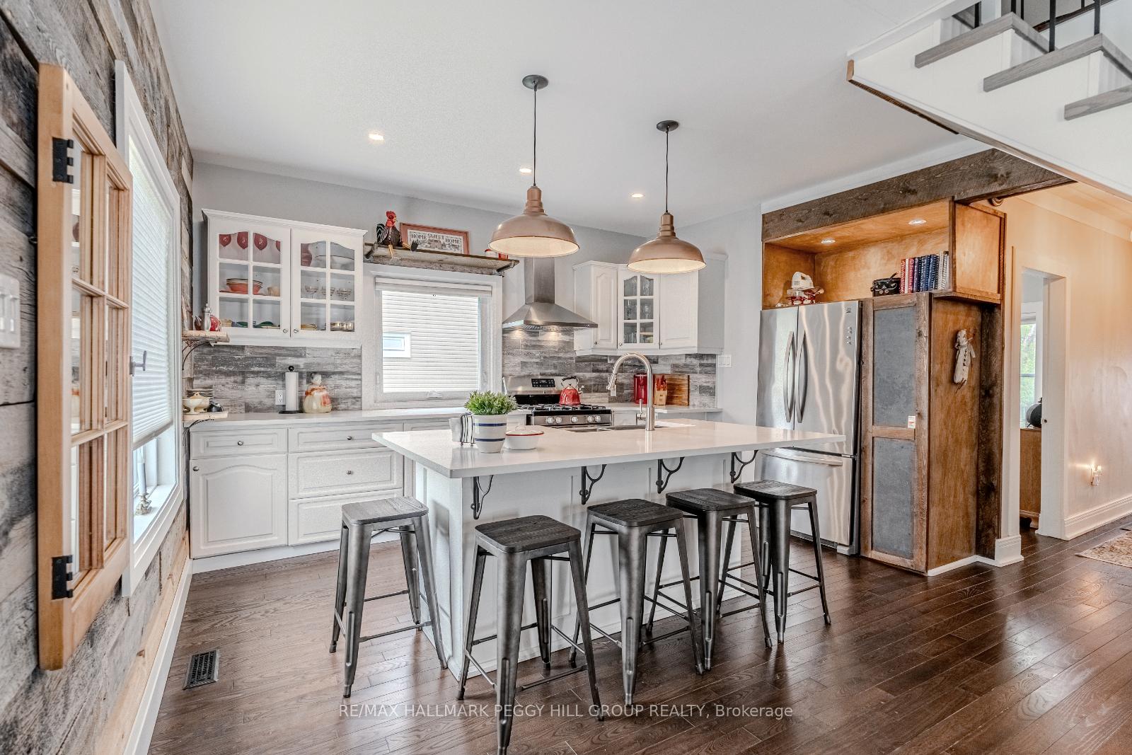 Photo 3 of 56 Yonge Street N, Springwater, Elmvale — HOMEH