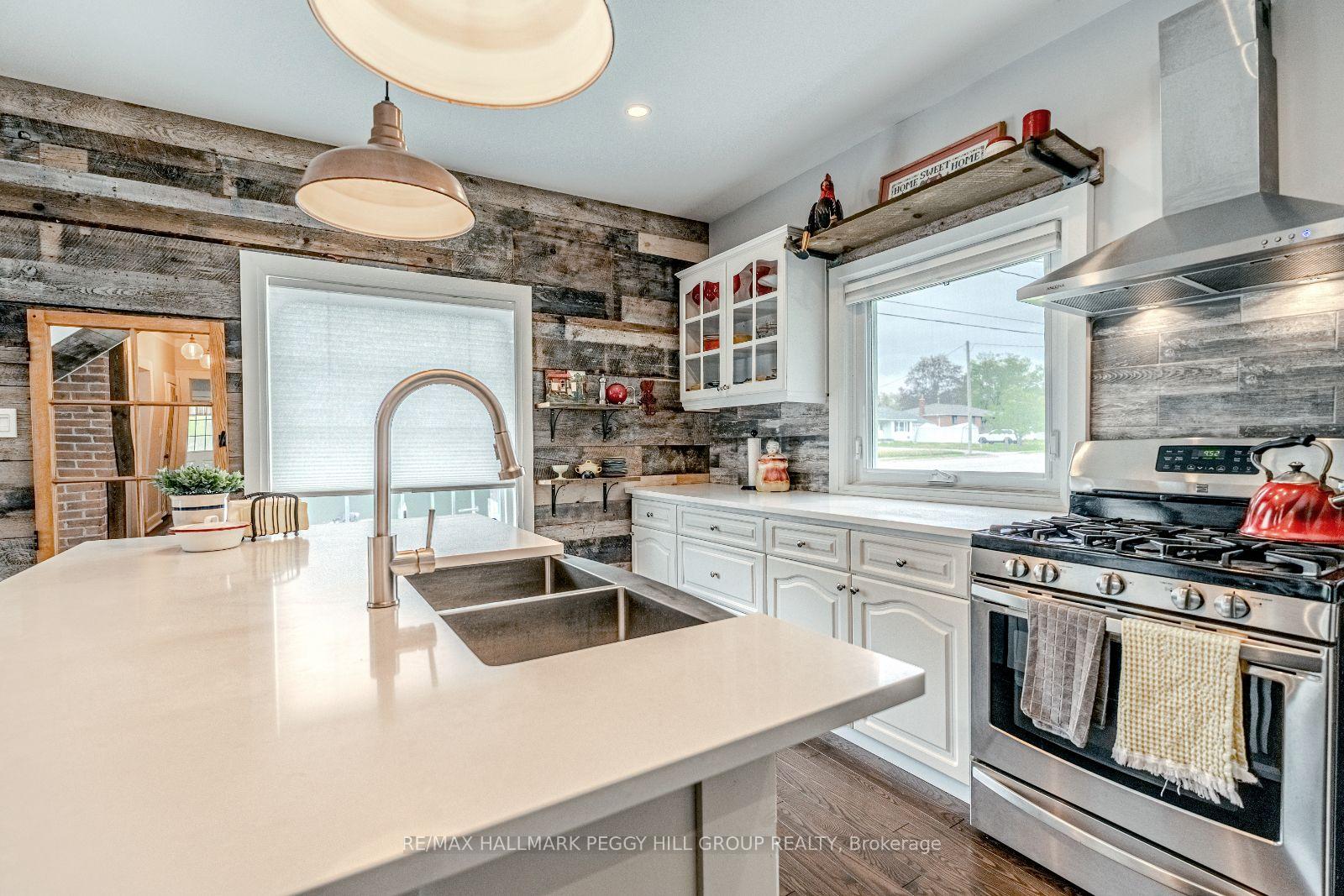 Photo 4 of 56 Yonge Street N, Springwater, Elmvale — HOMEH