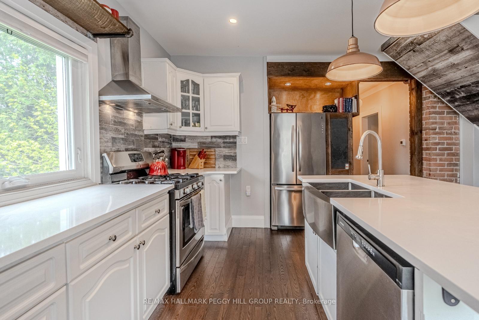 Photo 5 of 56 Yonge Street N, Springwater, Elmvale — HOMEH
