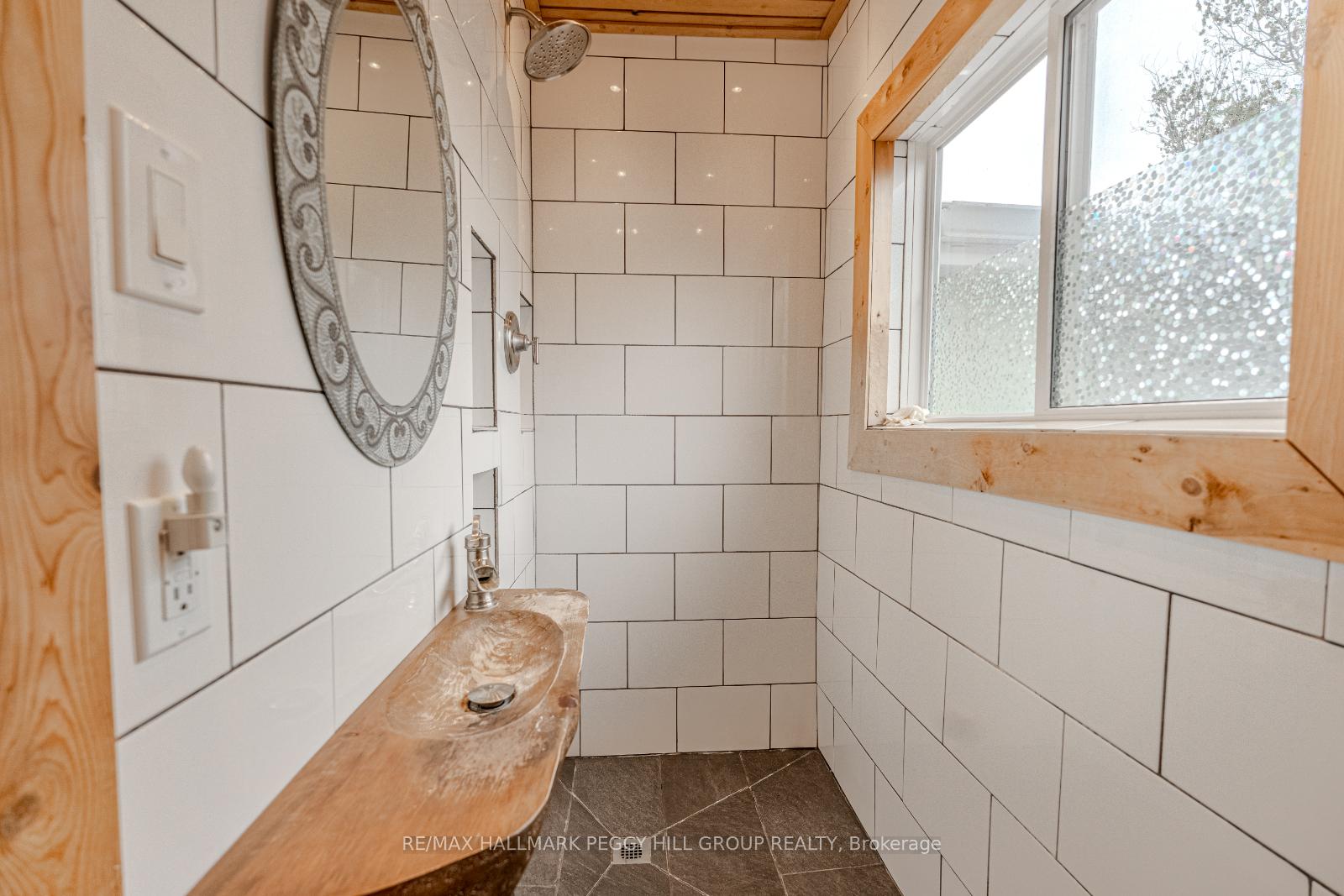 Photo 10 of 56 Yonge Street N, Springwater, Elmvale — HOMEH