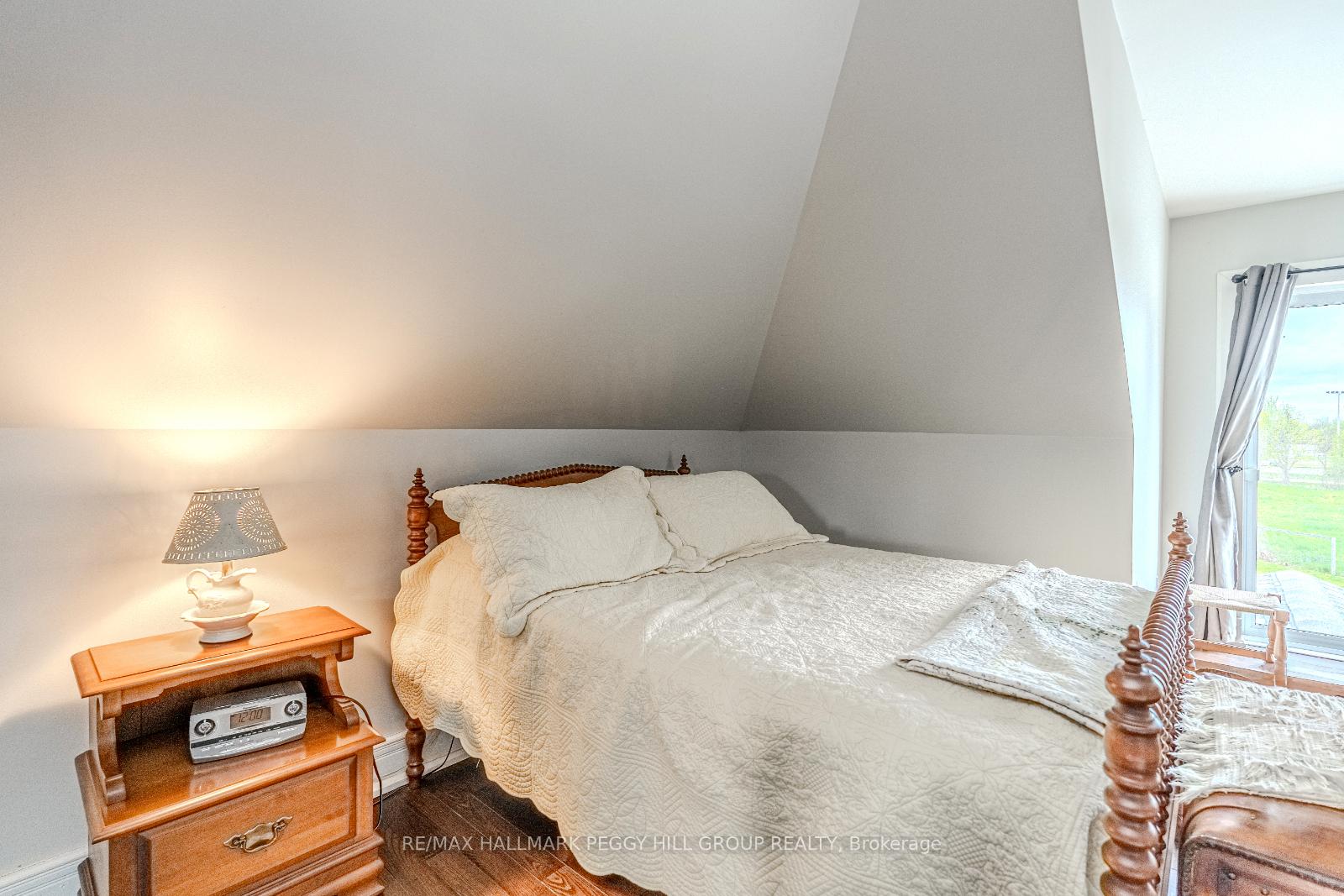 Photo 12 of 56 Yonge Street N, Springwater, Elmvale — HOMEH